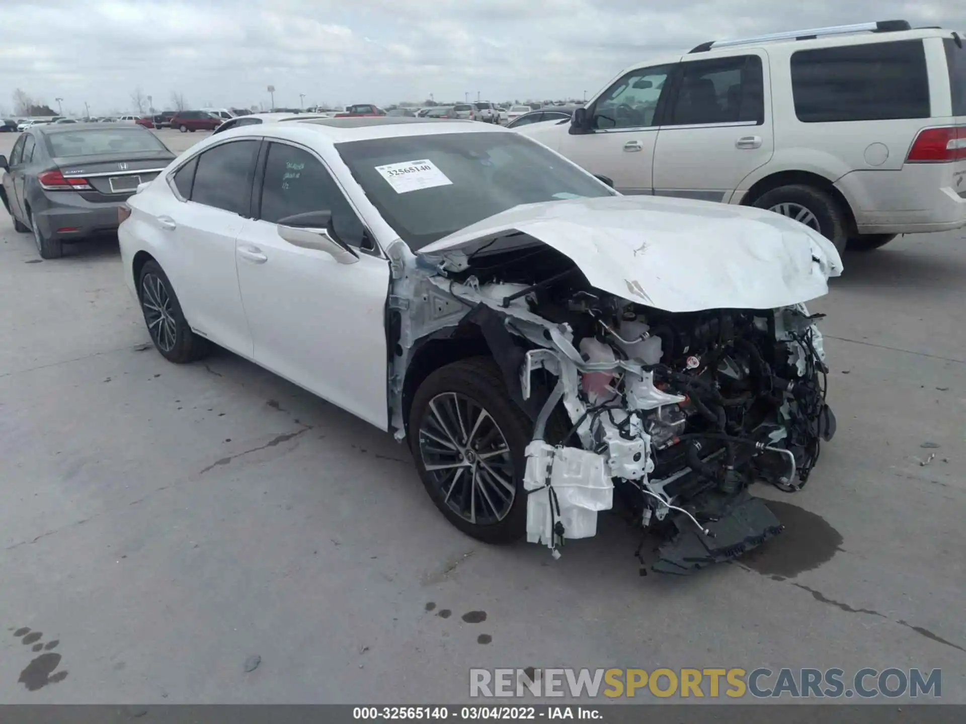 1 Photograph of a damaged car 58ADA1C14NU015355 LEXUS ES 2022