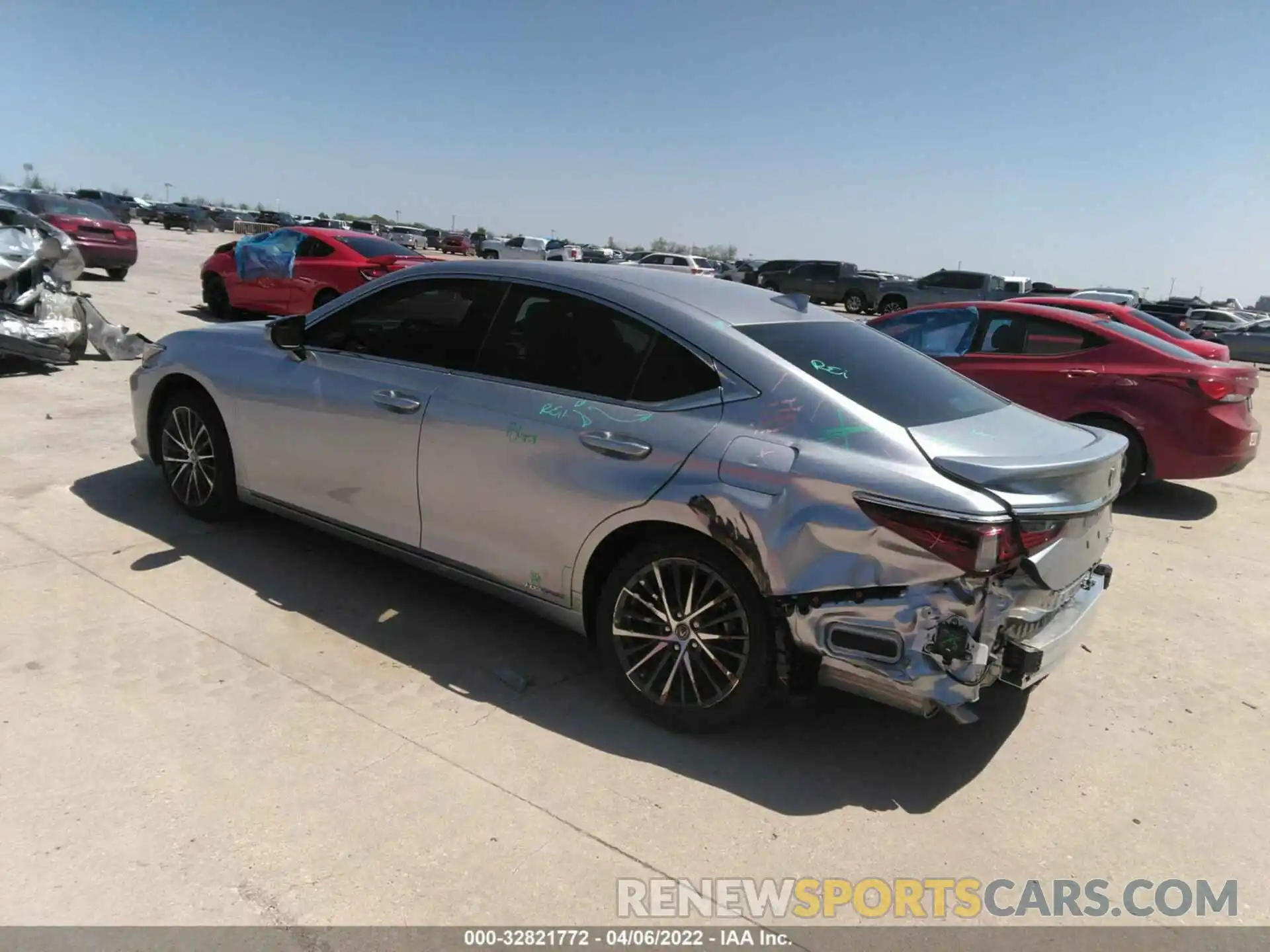 3 Photograph of a damaged car 58ADA1C1XNU016283 LEXUS ES 2022