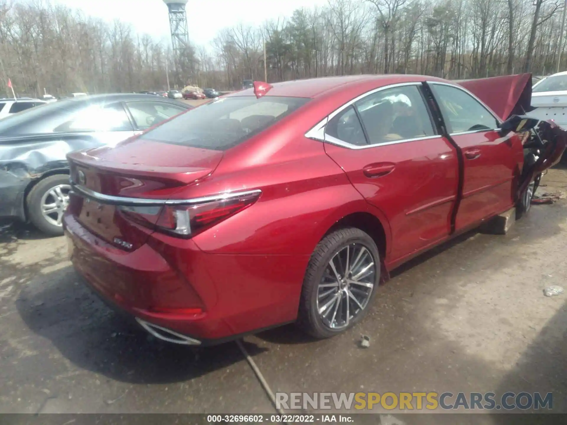 4 Photograph of a damaged car 58ADZ1B10NU121327 LEXUS ES 2022