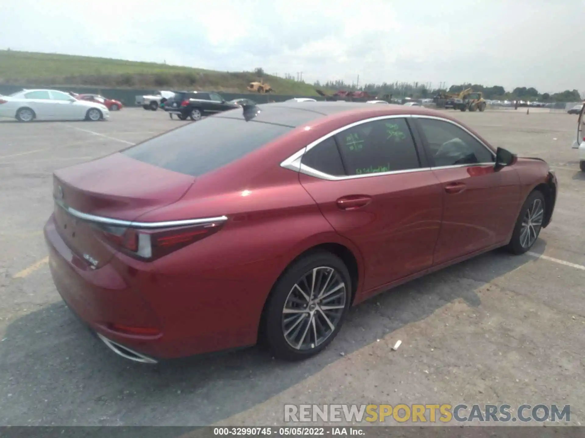 4 Photograph of a damaged car 58ADZ1B12NU121961 LEXUS ES 2022