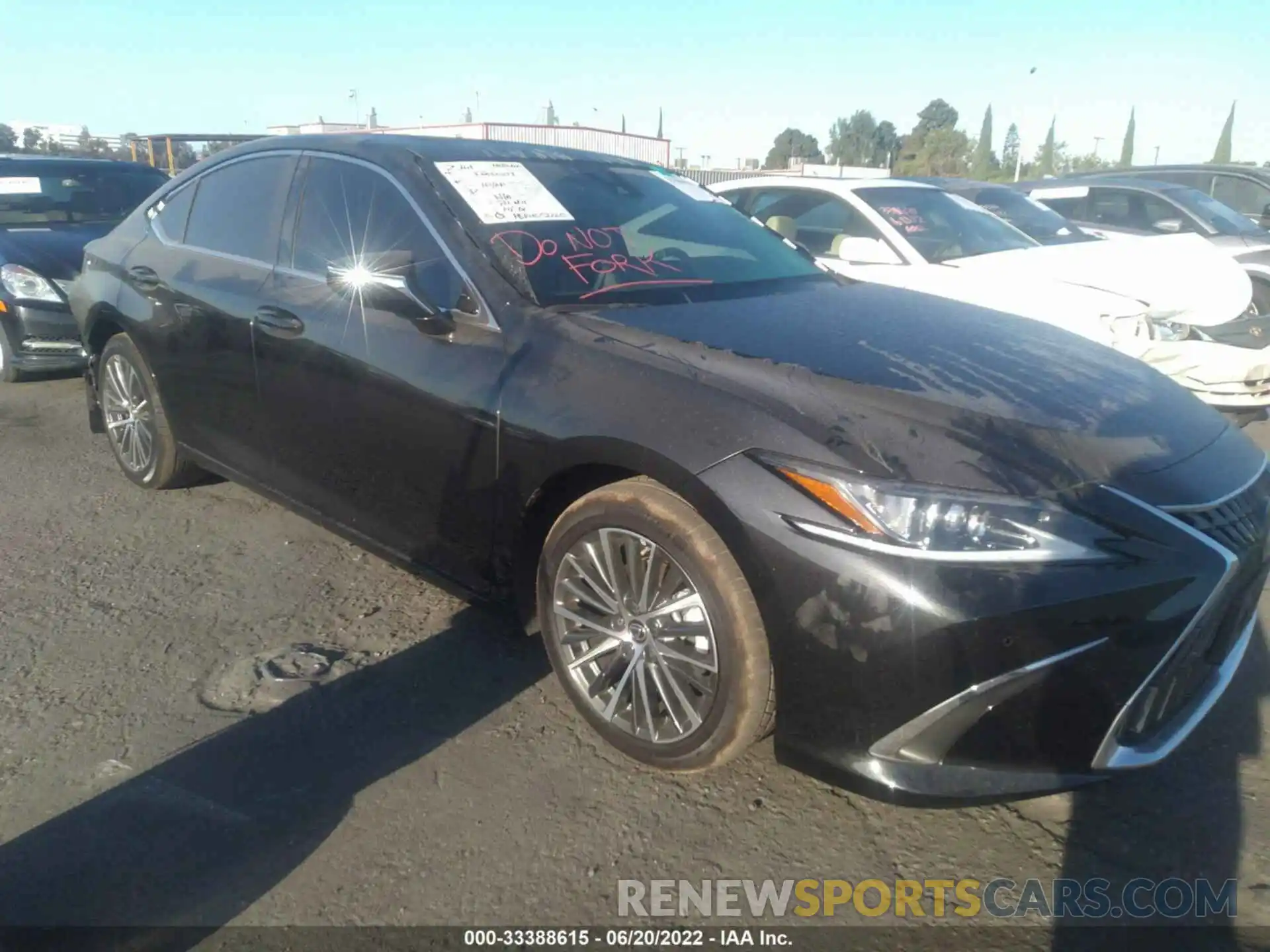 1 Photograph of a damaged car 58ADZ1B17NU121566 LEXUS ES 2022