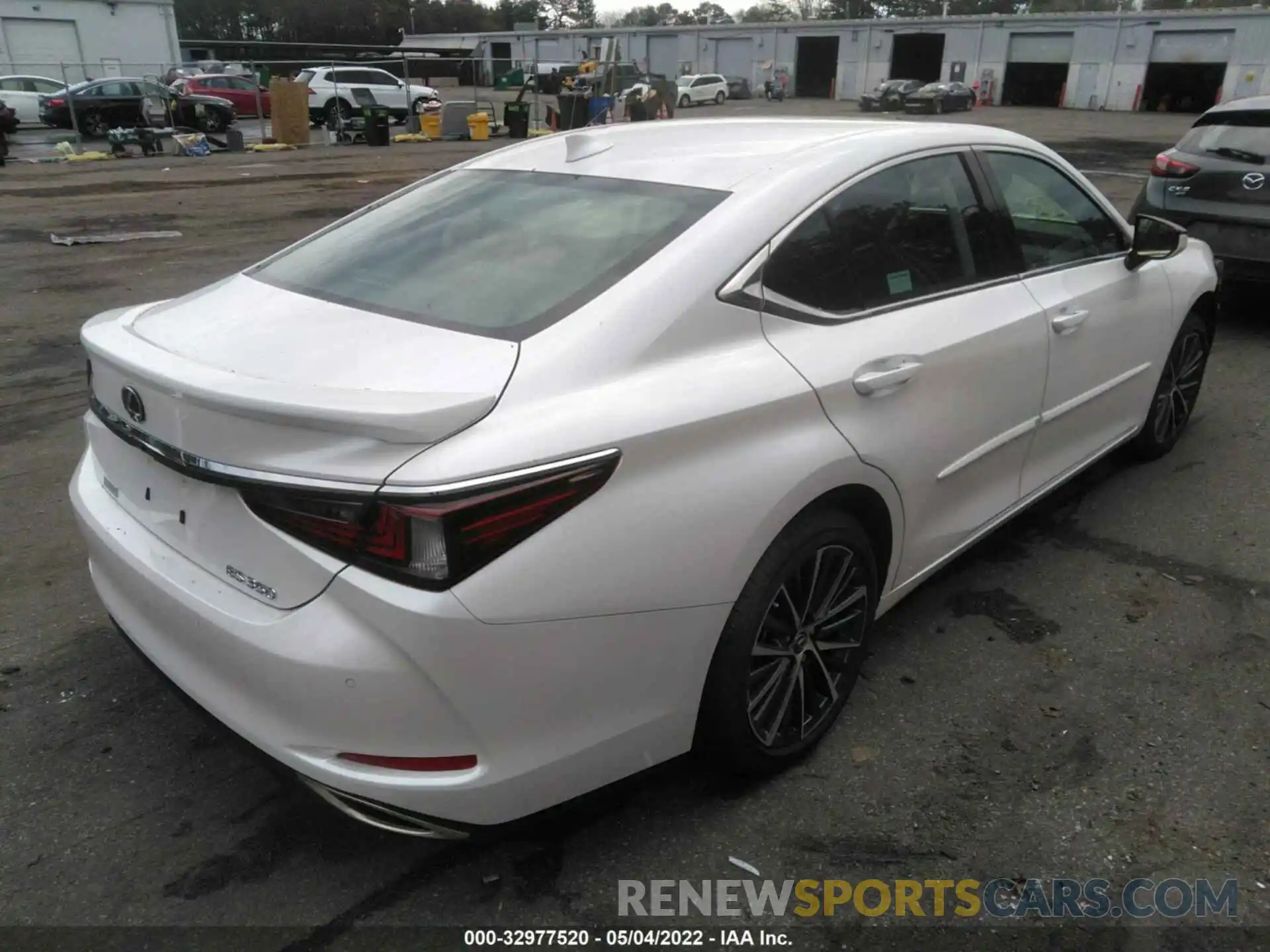 4 Photograph of a damaged car 58ADZ1B18NU115615 LEXUS ES 2022