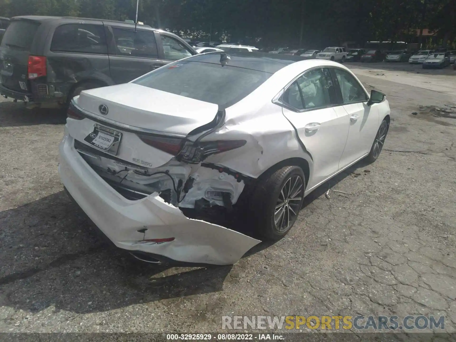 4 Photograph of a damaged car 58ADZ1B19NU116627 LEXUS ES 2022