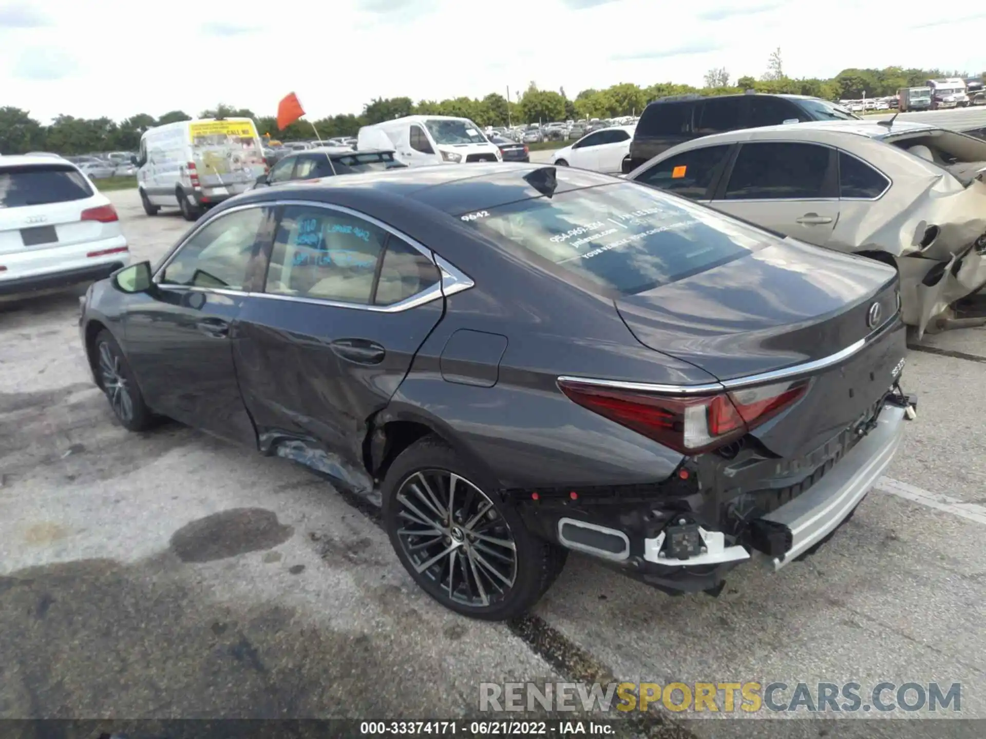 3 Photograph of a damaged car 58ADZ1B1XNU122212 LEXUS ES 2022