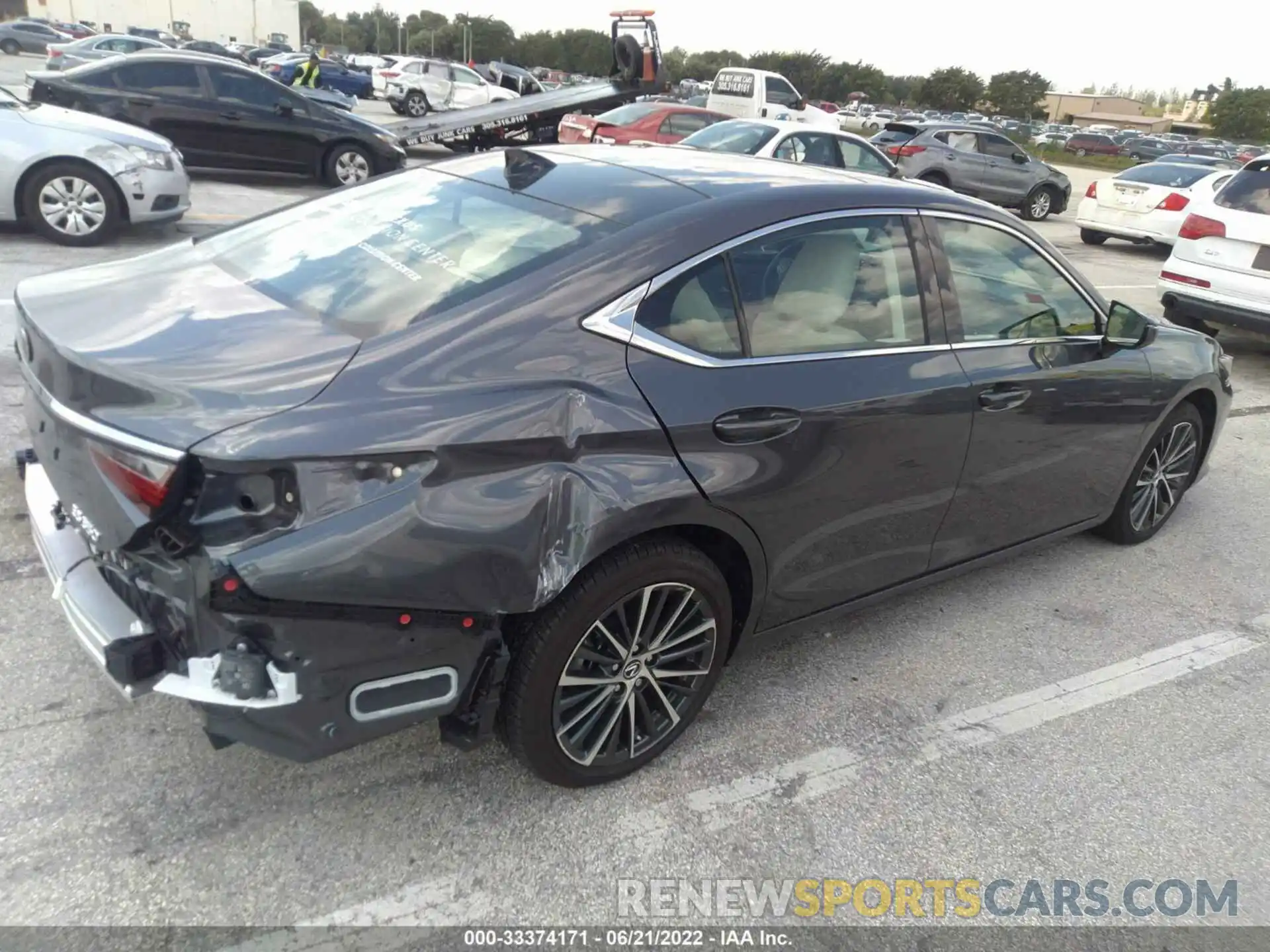 4 Photograph of a damaged car 58ADZ1B1XNU122212 LEXUS ES 2022