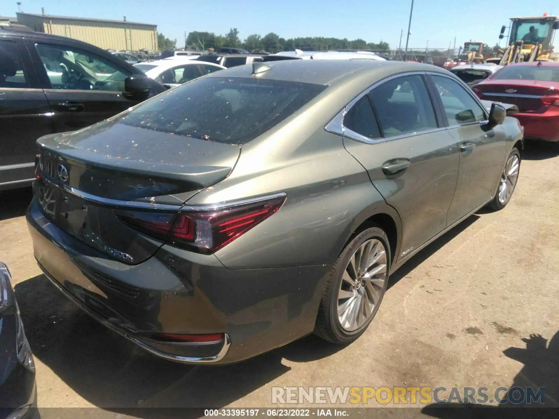 4 Photograph of a damaged car 58AEA1C14NU016347 LEXUS ES 2022