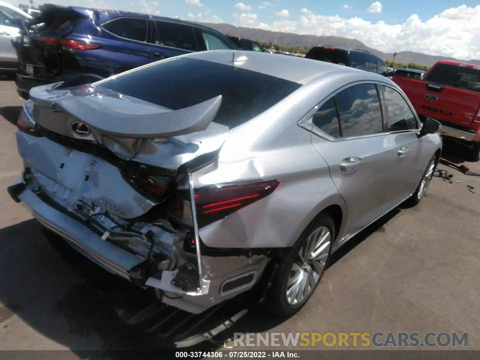 4 Photograph of a damaged car 58AEA1C14NU019801 LEXUS ES 2022