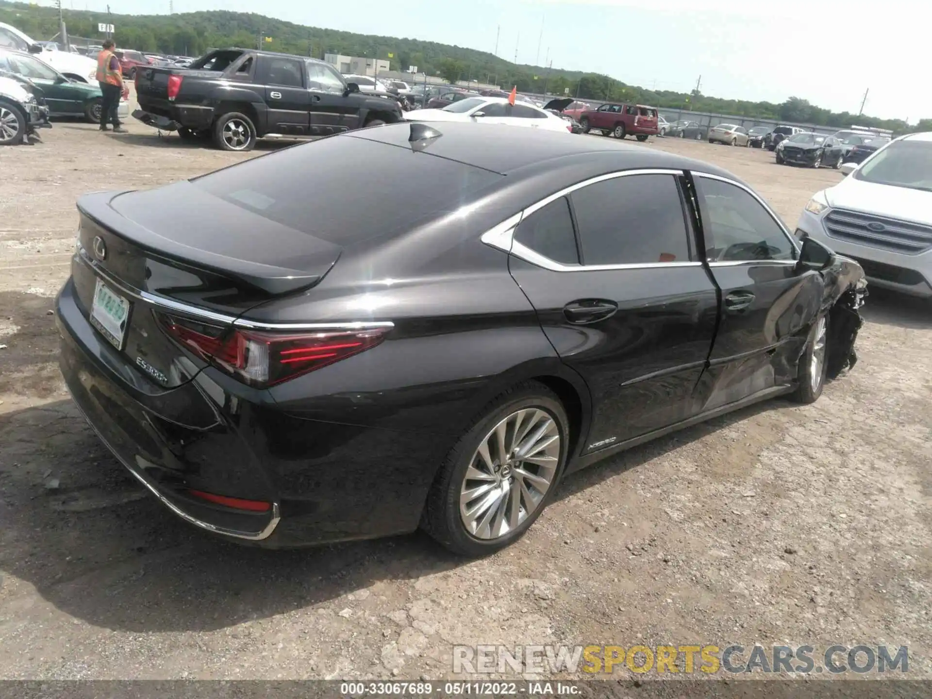 4 Photograph of a damaged car 58AFA1C13NU019244 LEXUS ES 2022