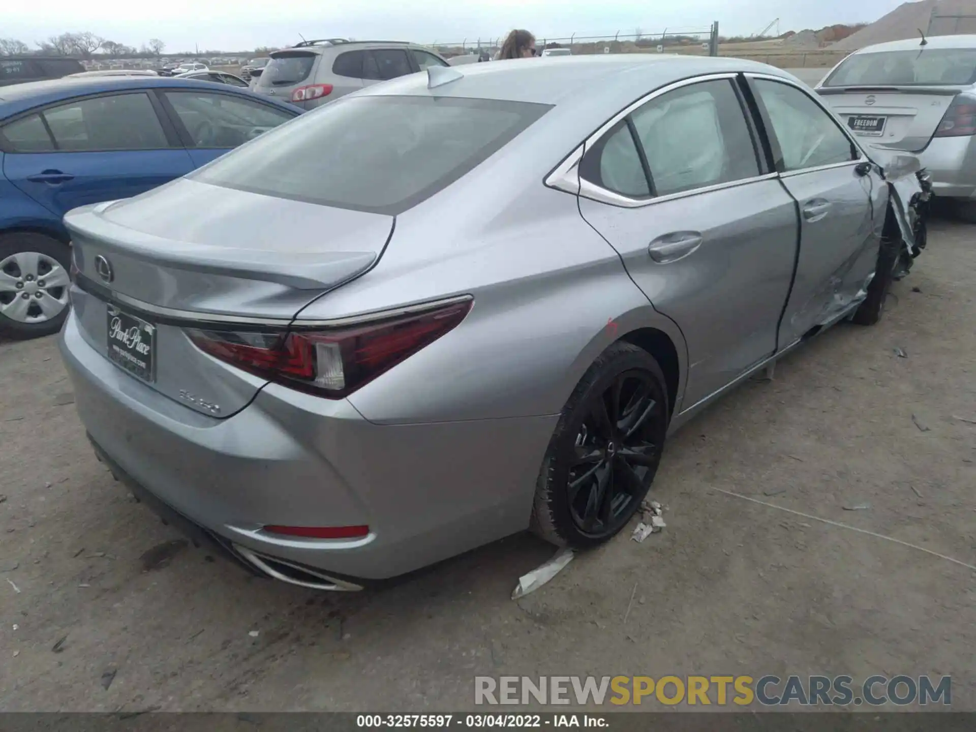 4 Photograph of a damaged car 58AGZ1B15NU119313 LEXUS ES 2022