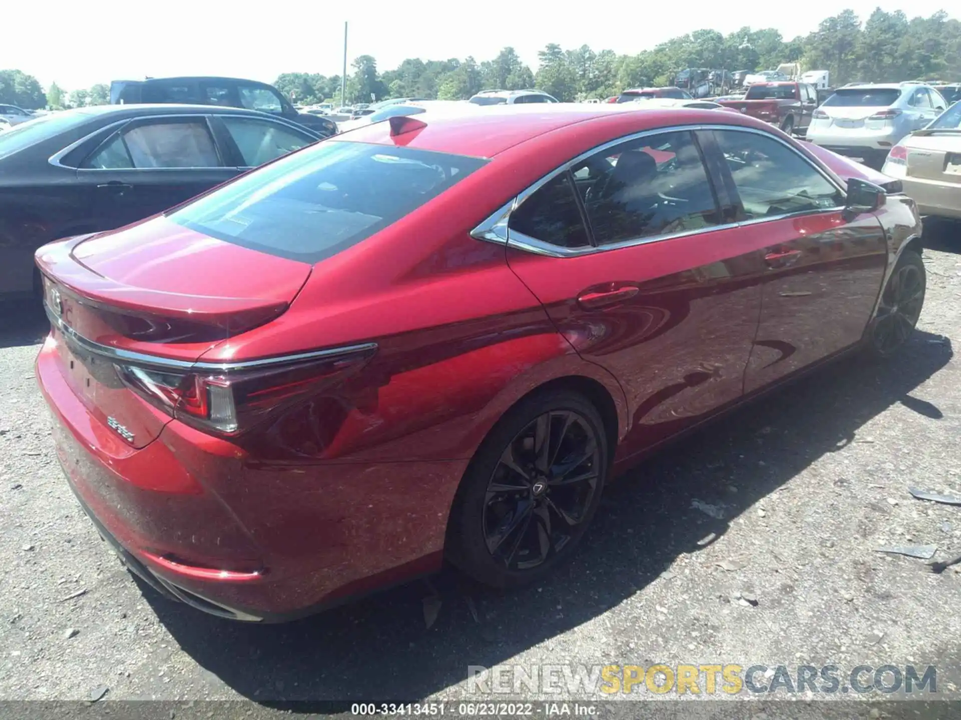 4 Photograph of a damaged car 58AGZ1B16NU117456 LEXUS ES 2022