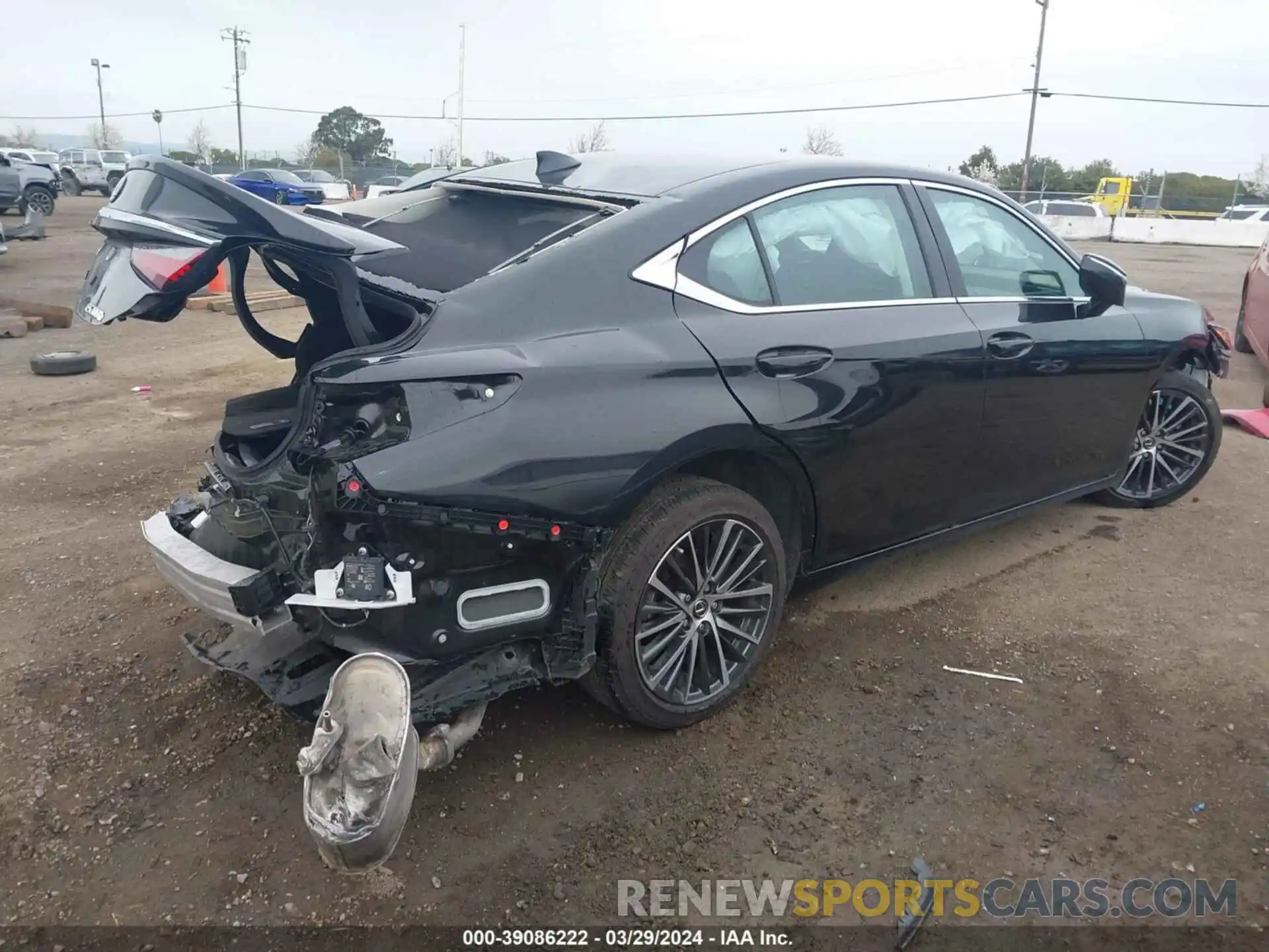 4 Photograph of a damaged car 58ADA1C11RU039330 LEXUS ES 2024