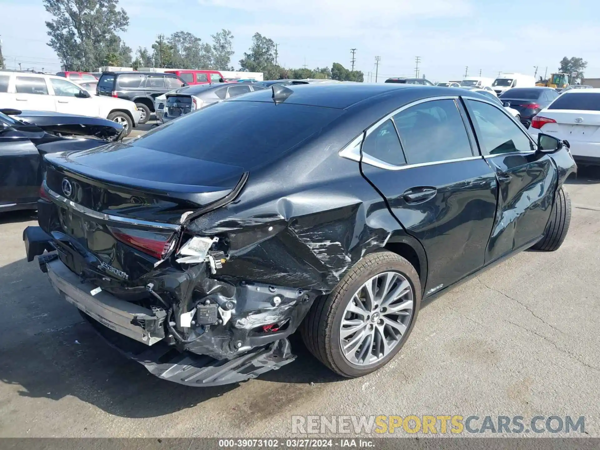 4 Photograph of a damaged car 58AB21B14KU001456 LEXUS ES 300H 2019