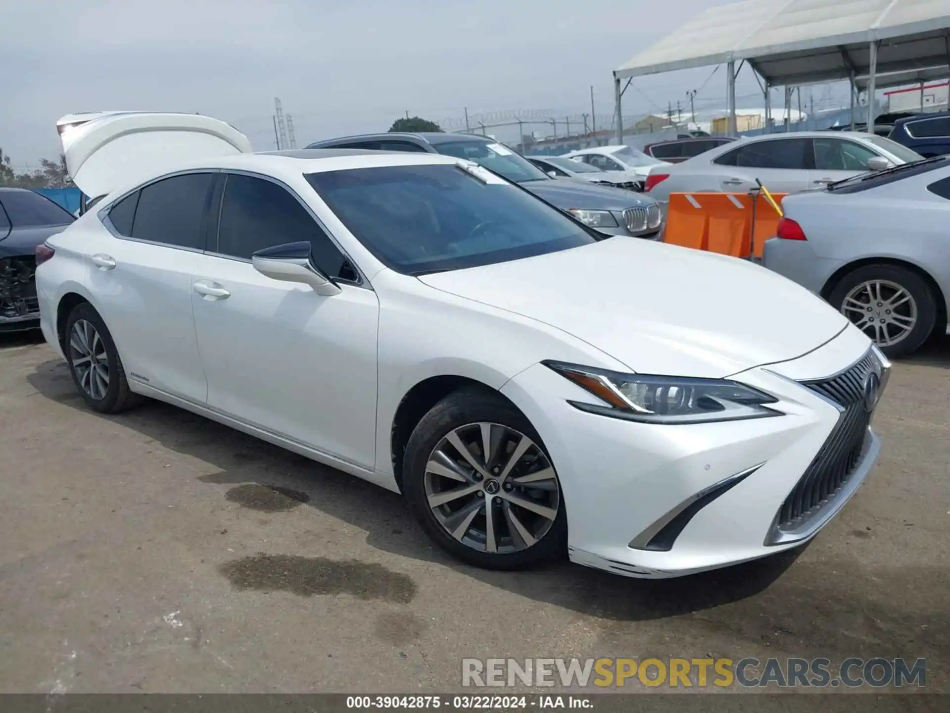 1 Фотография поврежденного автомобиля 58AD21B13LU005430 LEXUS ES 300H 2020