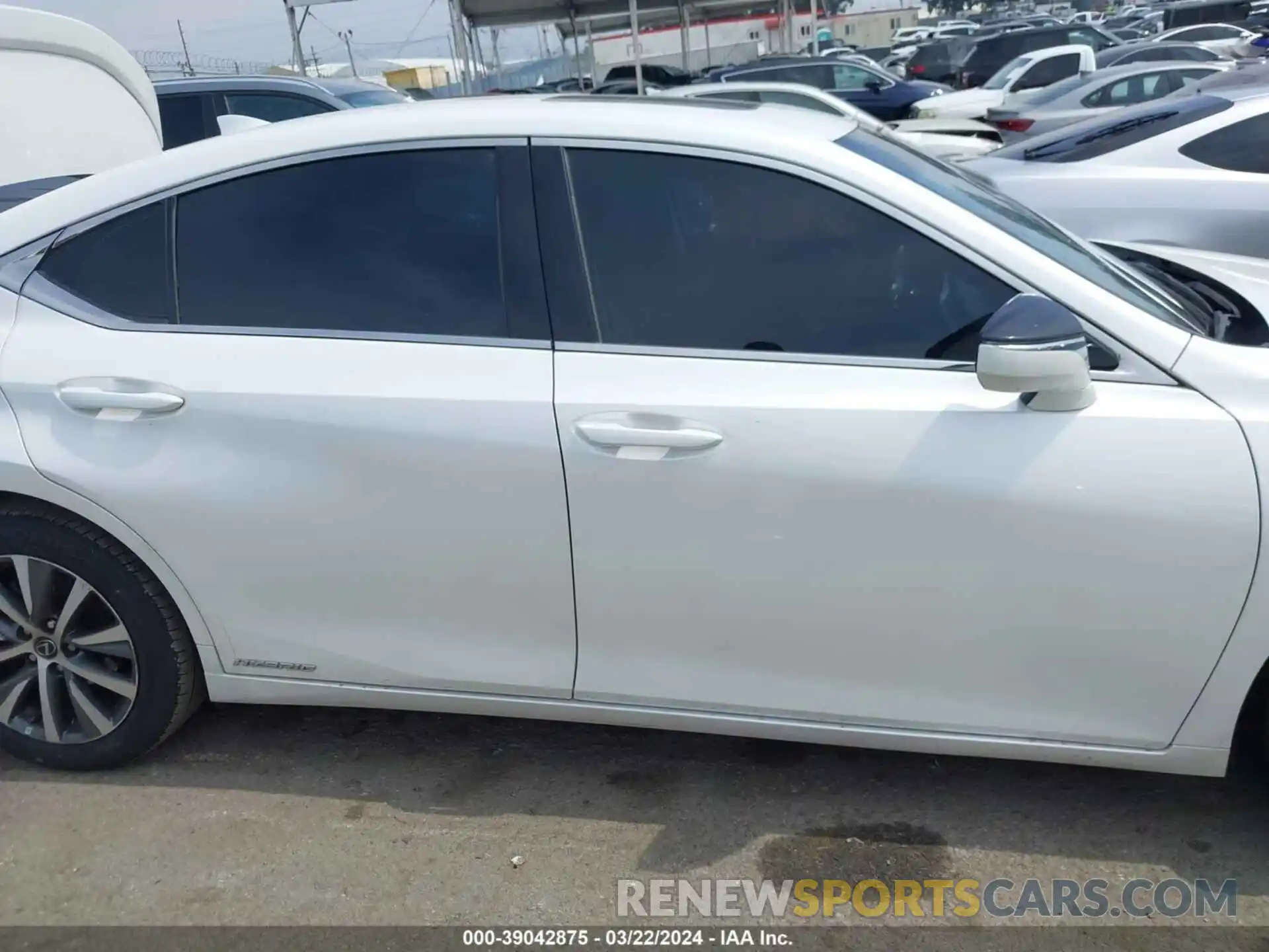 13 Photograph of a damaged car 58AD21B13LU005430 LEXUS ES 300H 2020