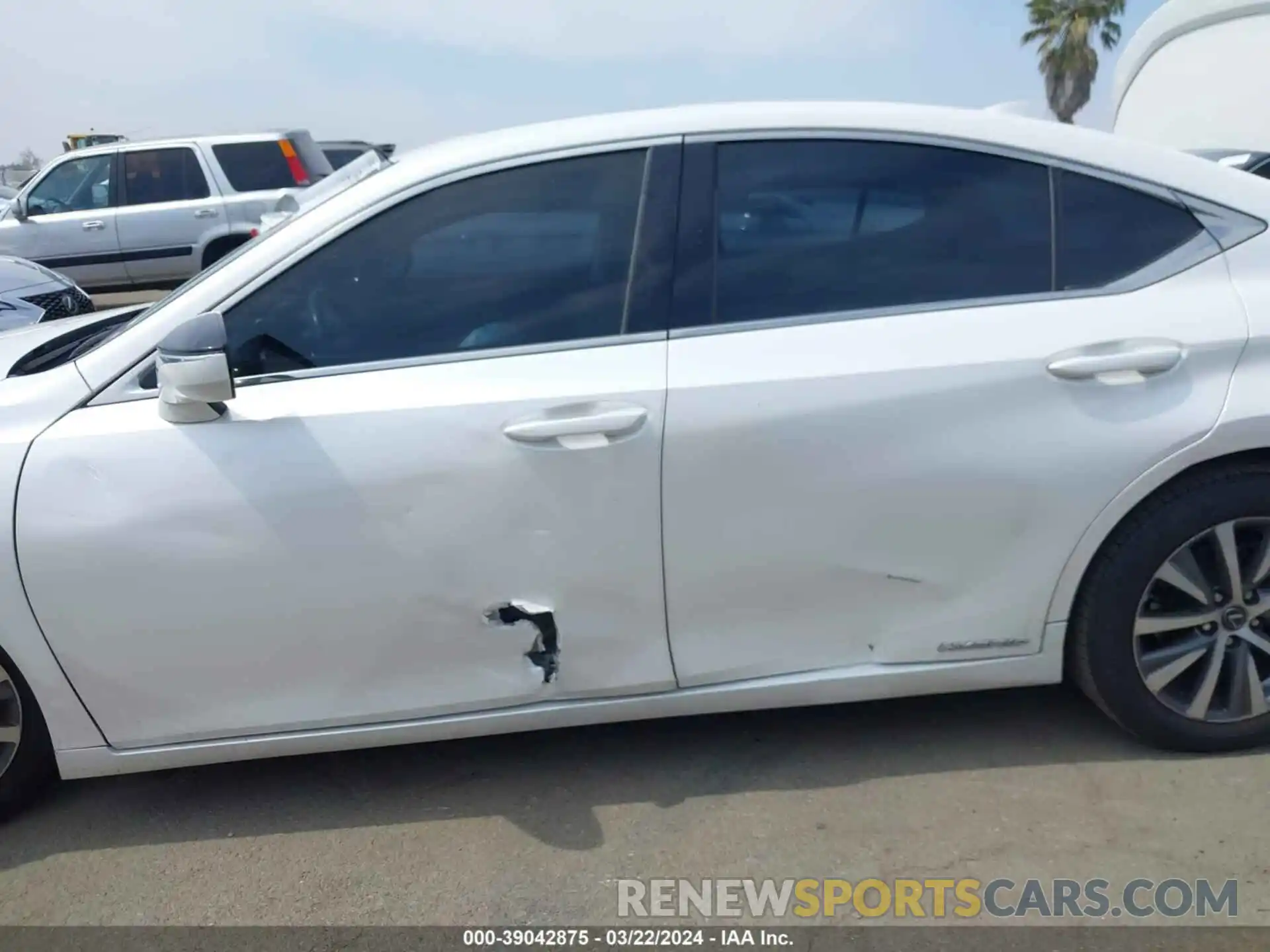 14 Photograph of a damaged car 58AD21B13LU005430 LEXUS ES 300H 2020