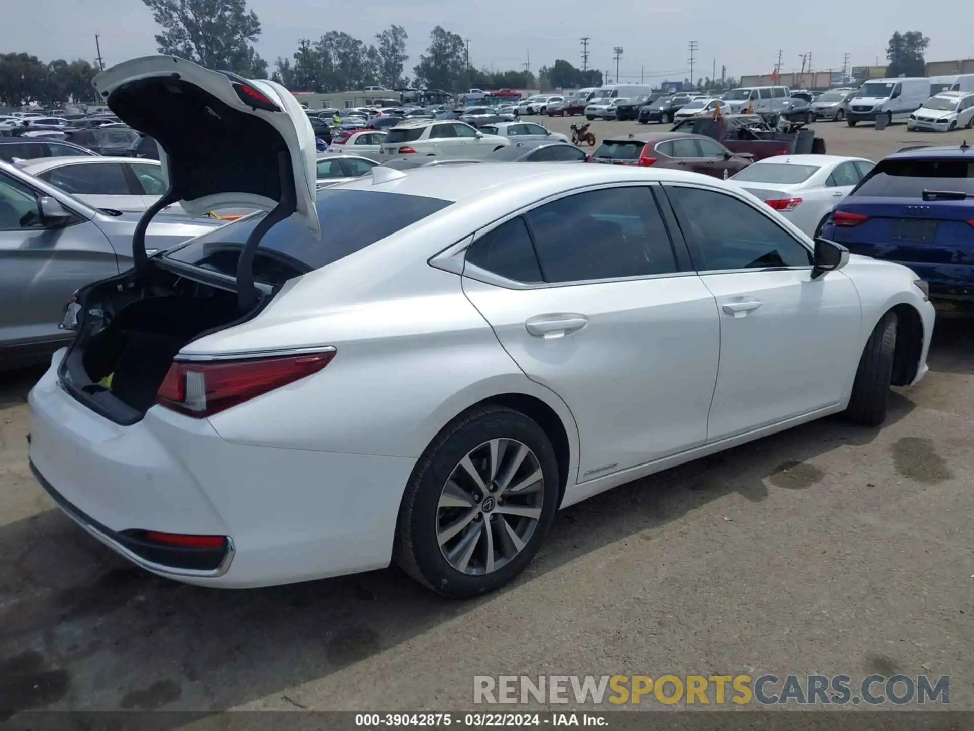 4 Photograph of a damaged car 58AD21B13LU005430 LEXUS ES 300H 2020