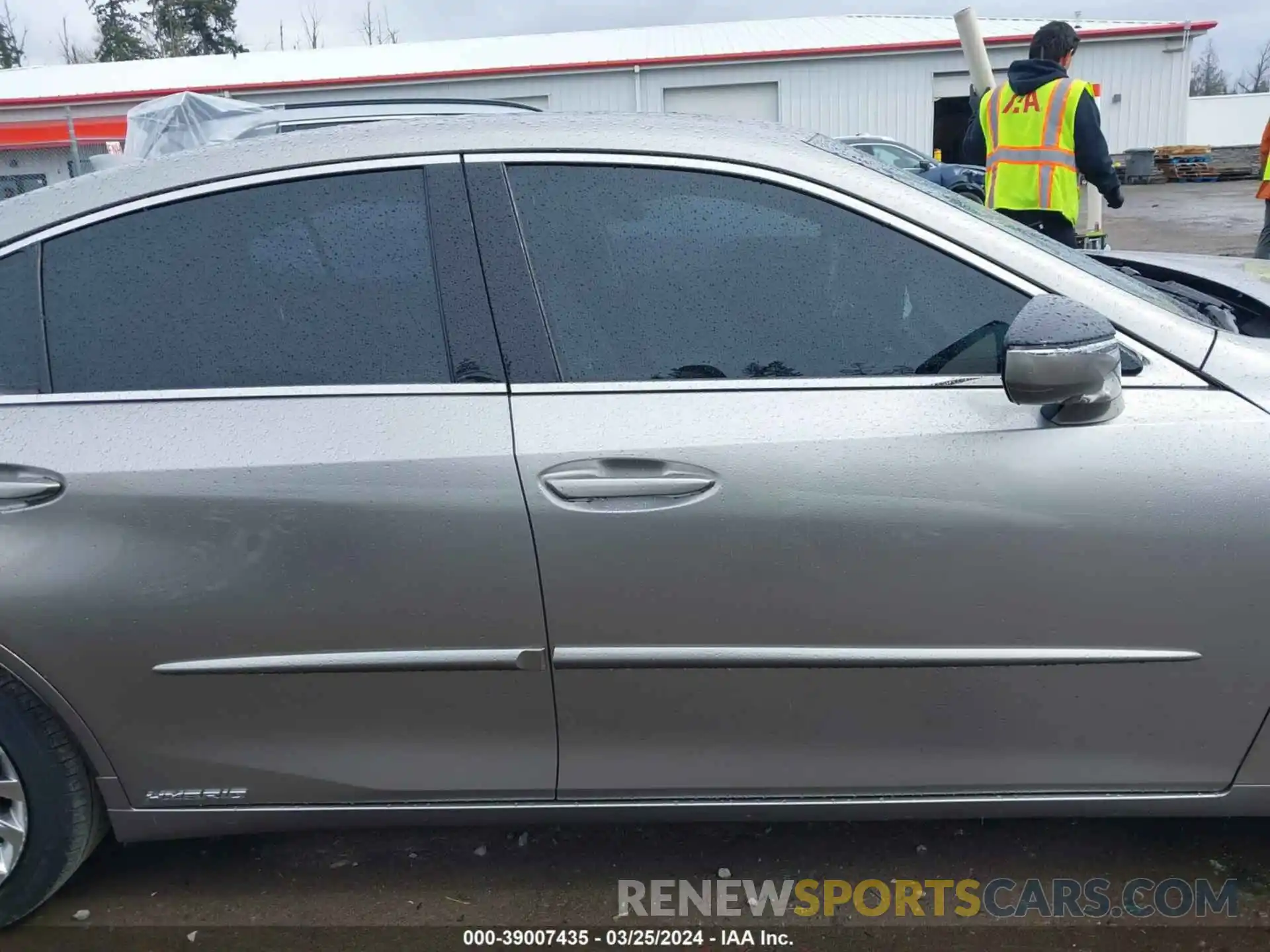 14 Photograph of a damaged car 58AEA1C16MU004747 LEXUS ES 300H 2021