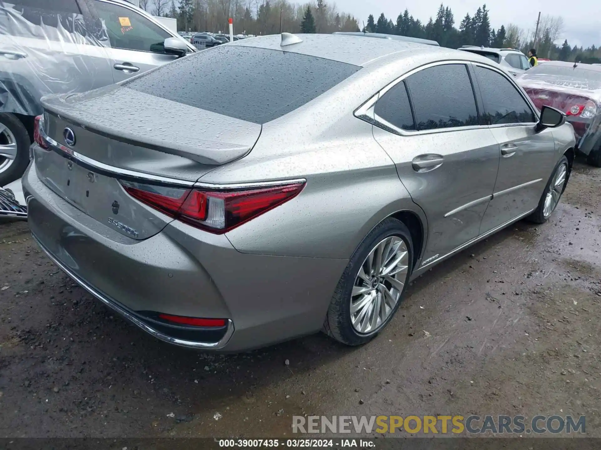 4 Photograph of a damaged car 58AEA1C16MU004747 LEXUS ES 300H 2021