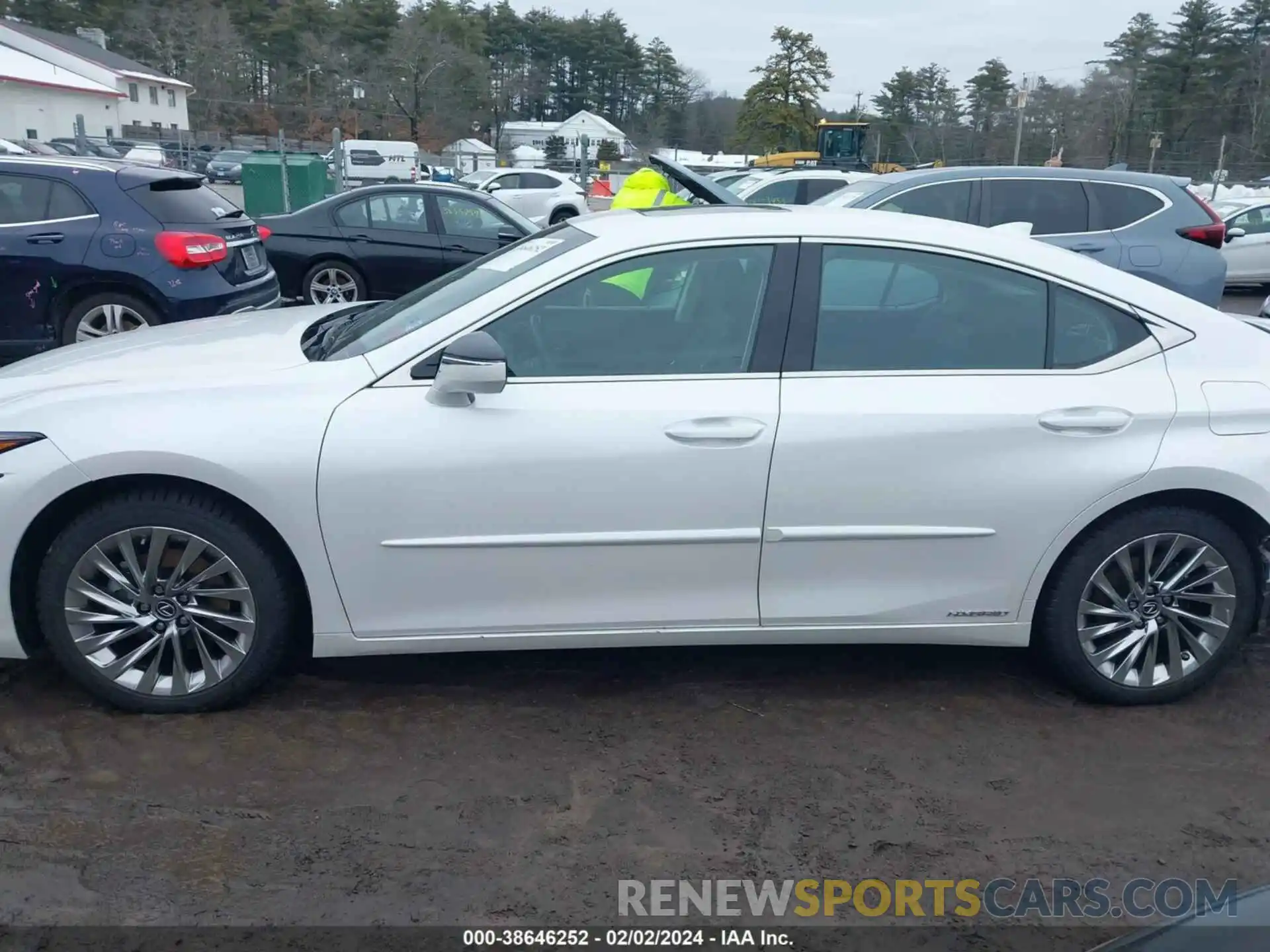 15 Photograph of a damaged car 58AEA1C11NU015866 LEXUS ES 300H 2022