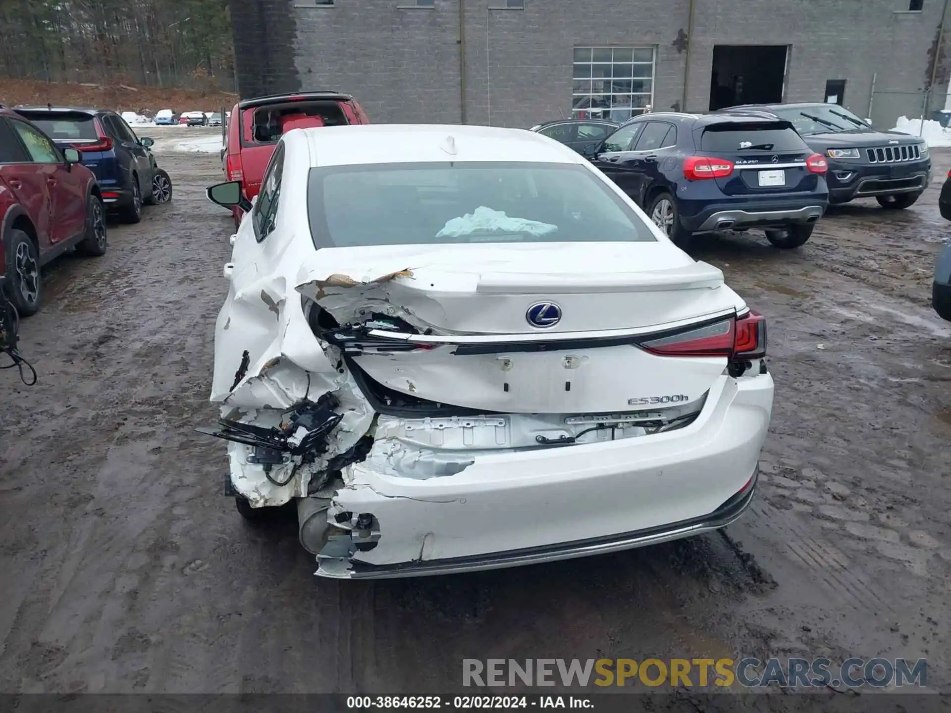 17 Photograph of a damaged car 58AEA1C11NU015866 LEXUS ES 300H 2022