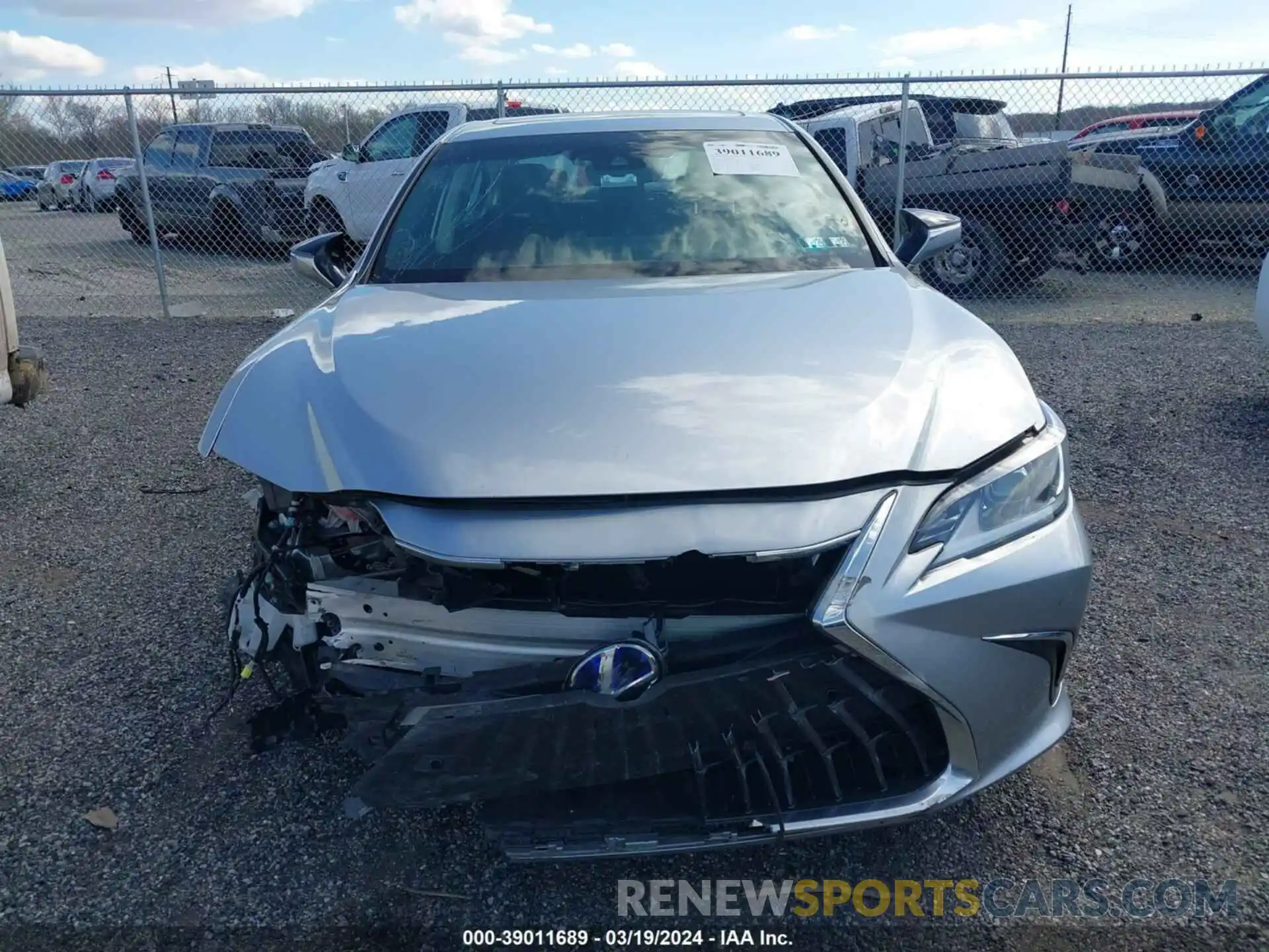 12 Photograph of a damaged car 58AEA1C19NU013931 LEXUS ES 300H 2022