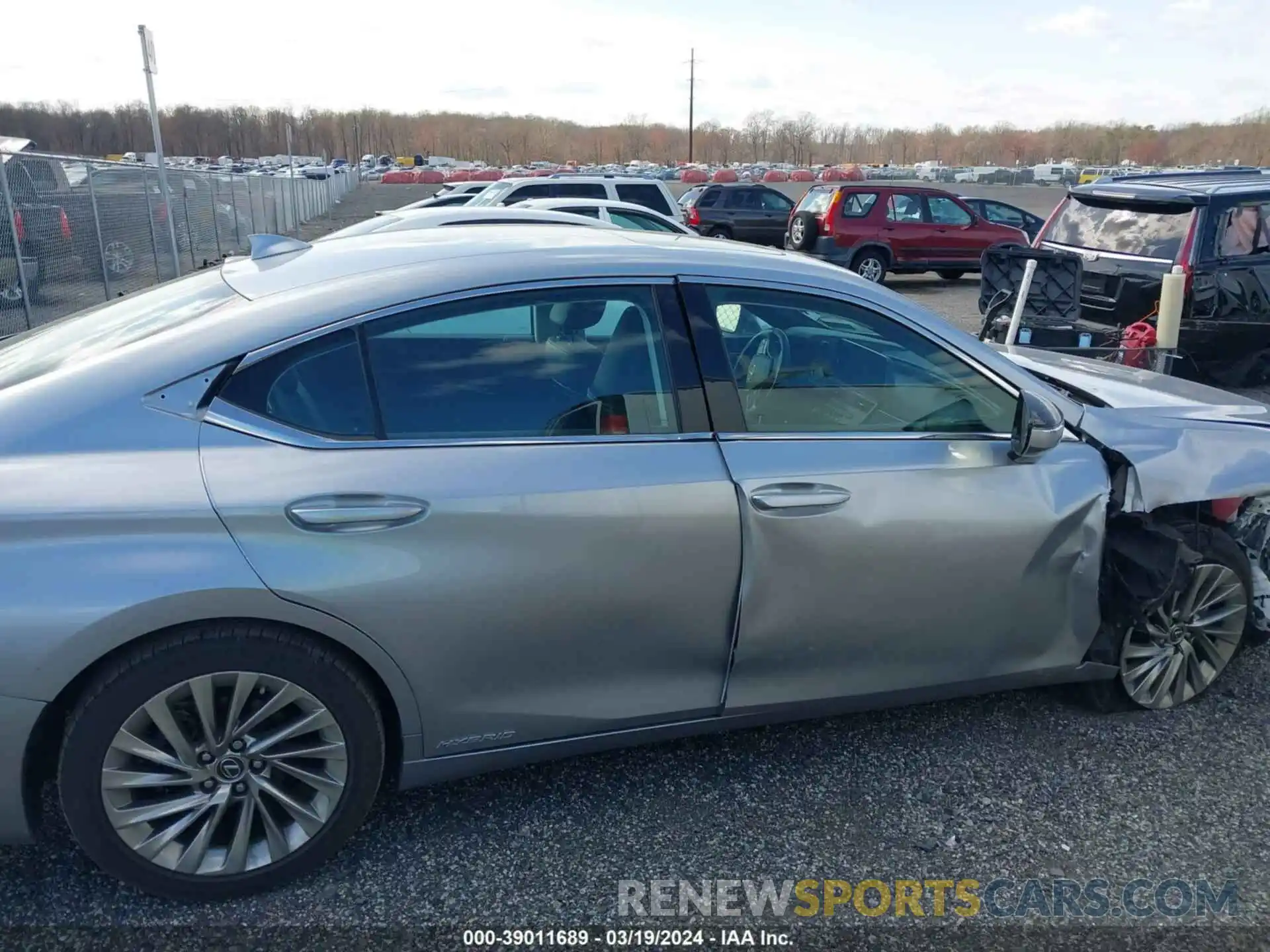 13 Photograph of a damaged car 58AEA1C19NU013931 LEXUS ES 300H 2022