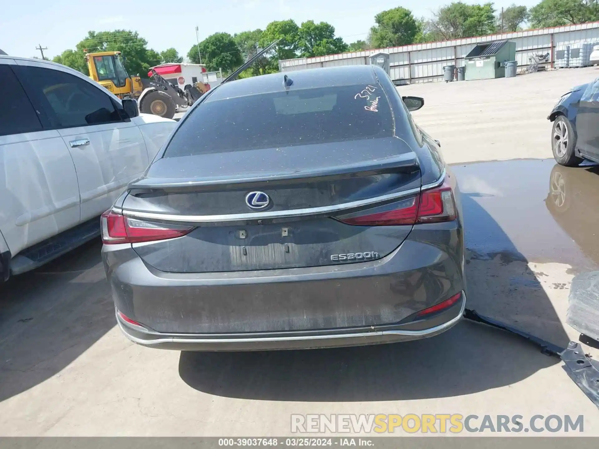 16 Photograph of a damaged car 58AFA1C12NU026136 LEXUS ES 300H 2022