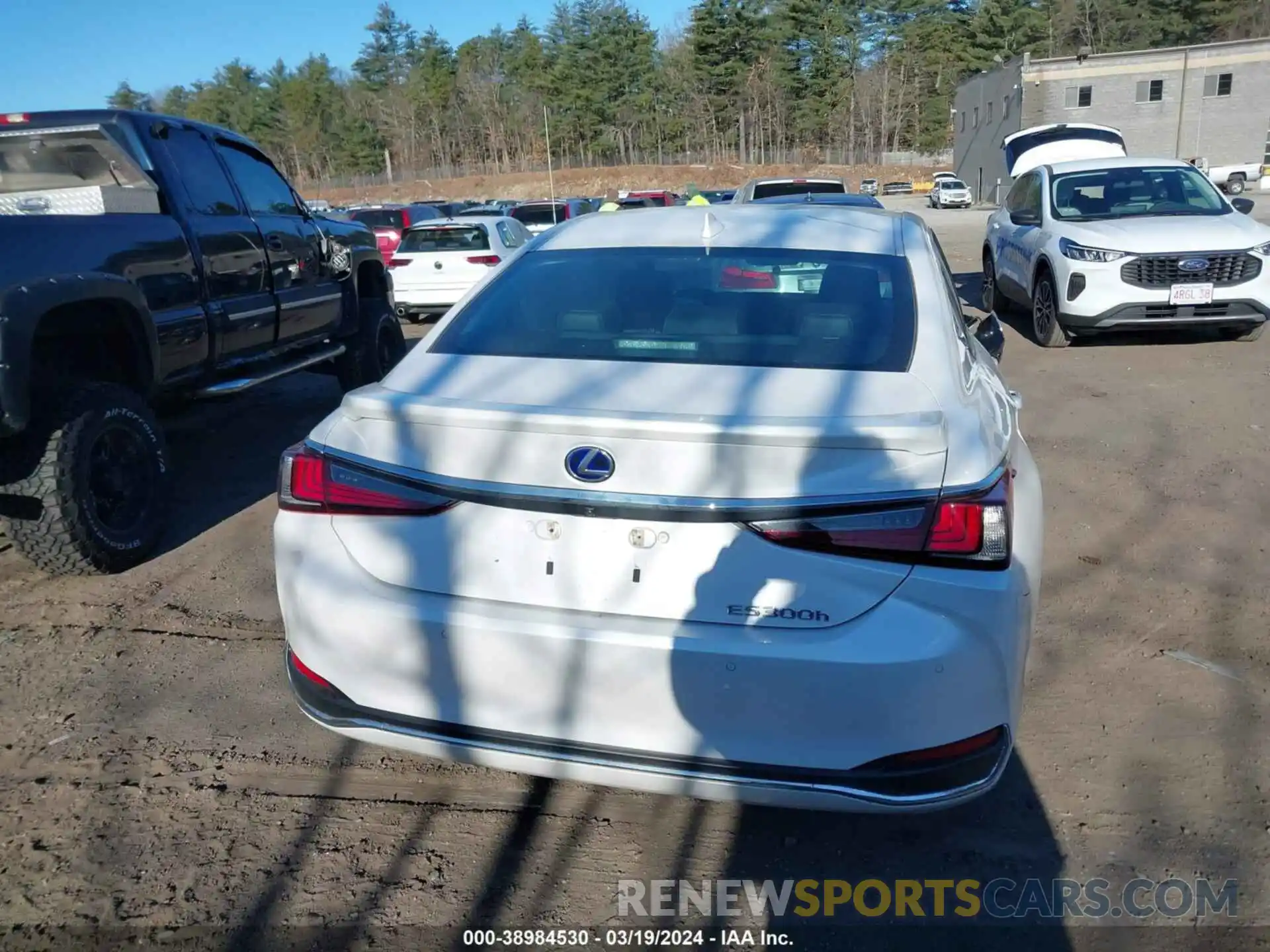 16 Photograph of a damaged car 58AFA1C15NU025014 LEXUS ES 300H 2022