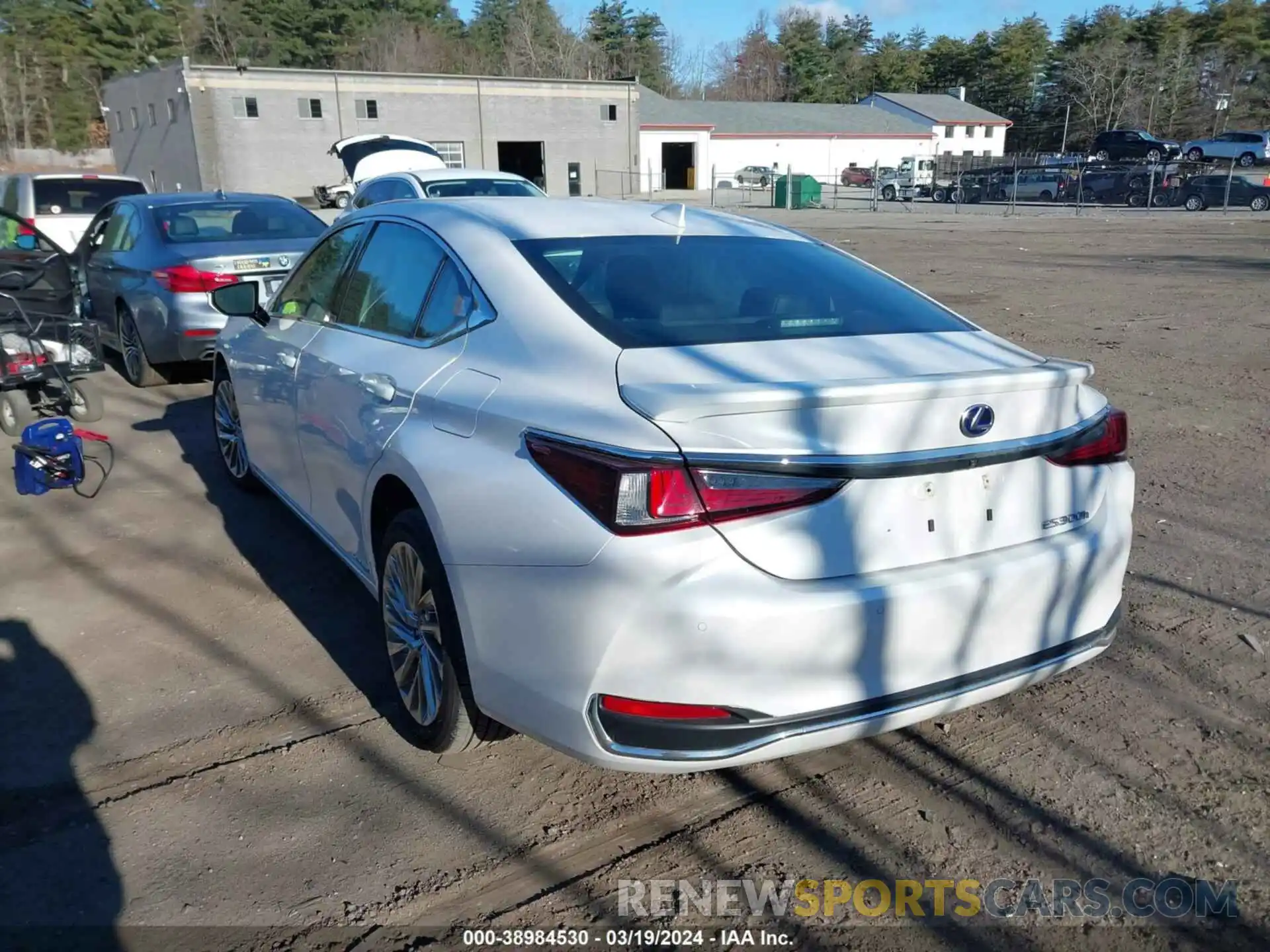 3 Photograph of a damaged car 58AFA1C15NU025014 LEXUS ES 300H 2022