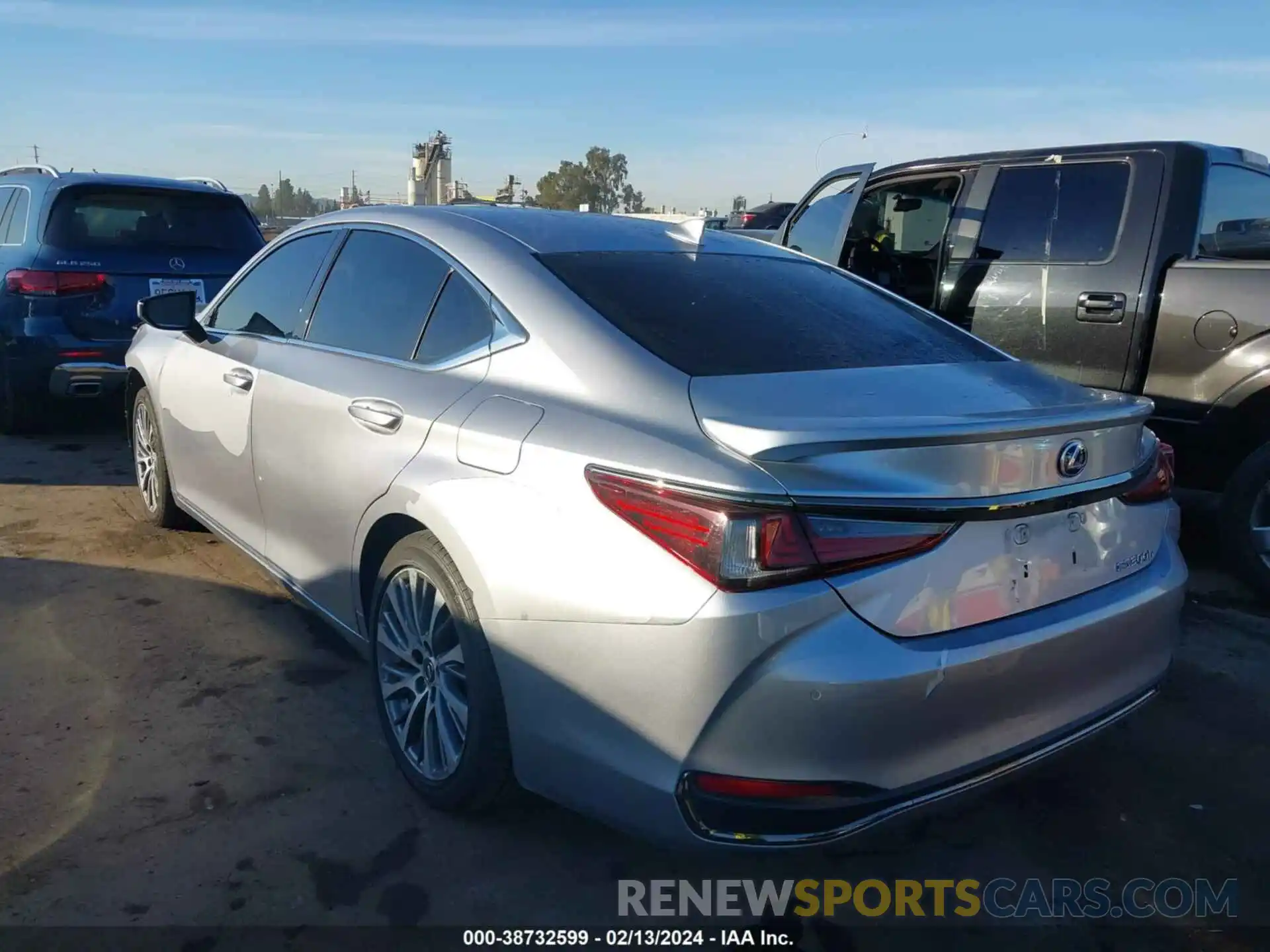 3 Photograph of a damaged car 58AGA1C16NU024913 LEXUS ES 300H 2022