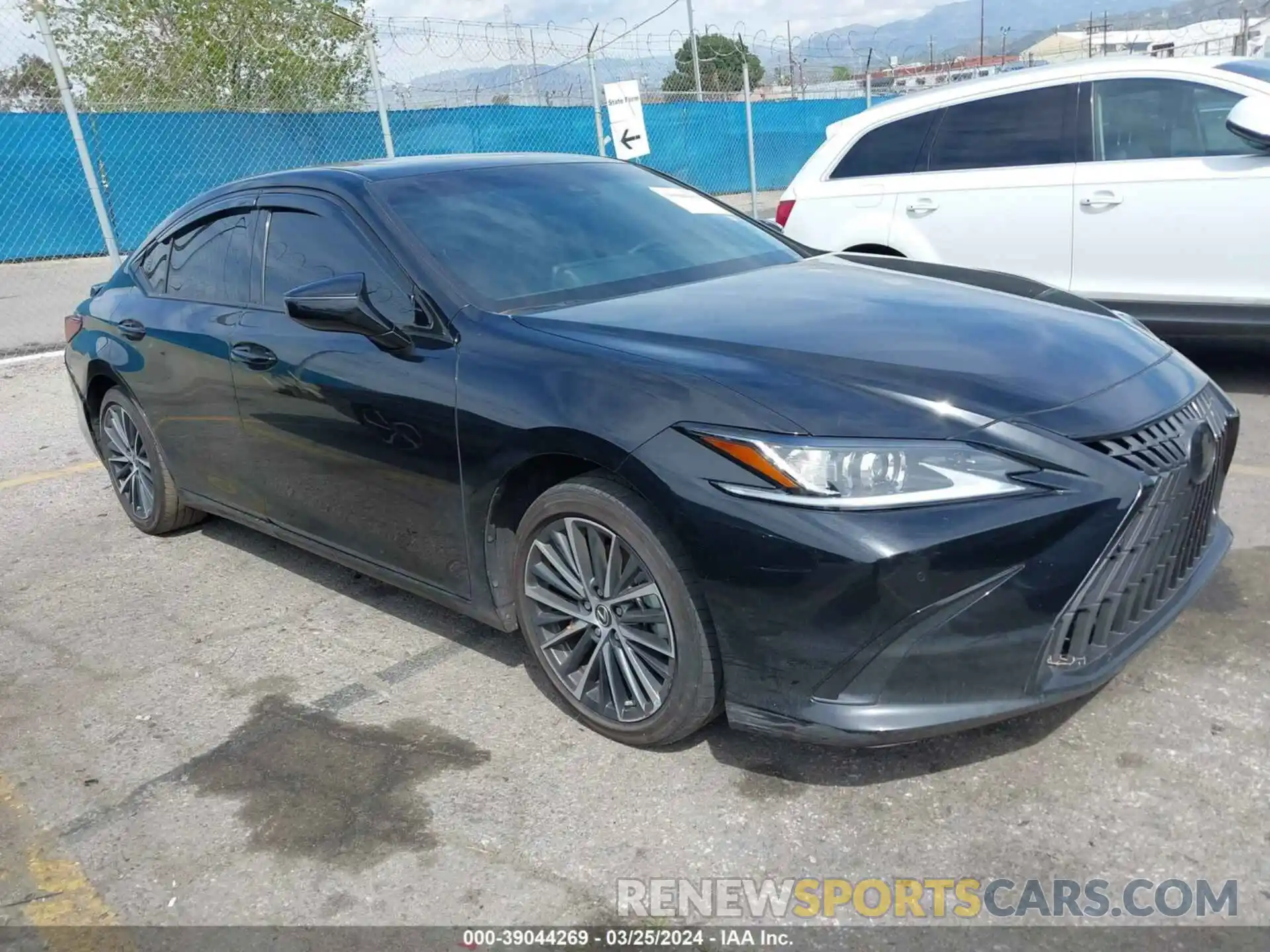 1 Photograph of a damaged car 58ADA1C10PU030969 LEXUS ES 300H 2023