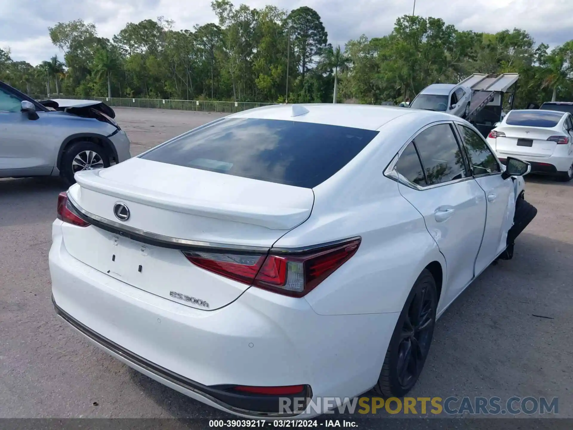 4 Photograph of a damaged car 58ABA1C10RU037513 LEXUS ES 300H 2024