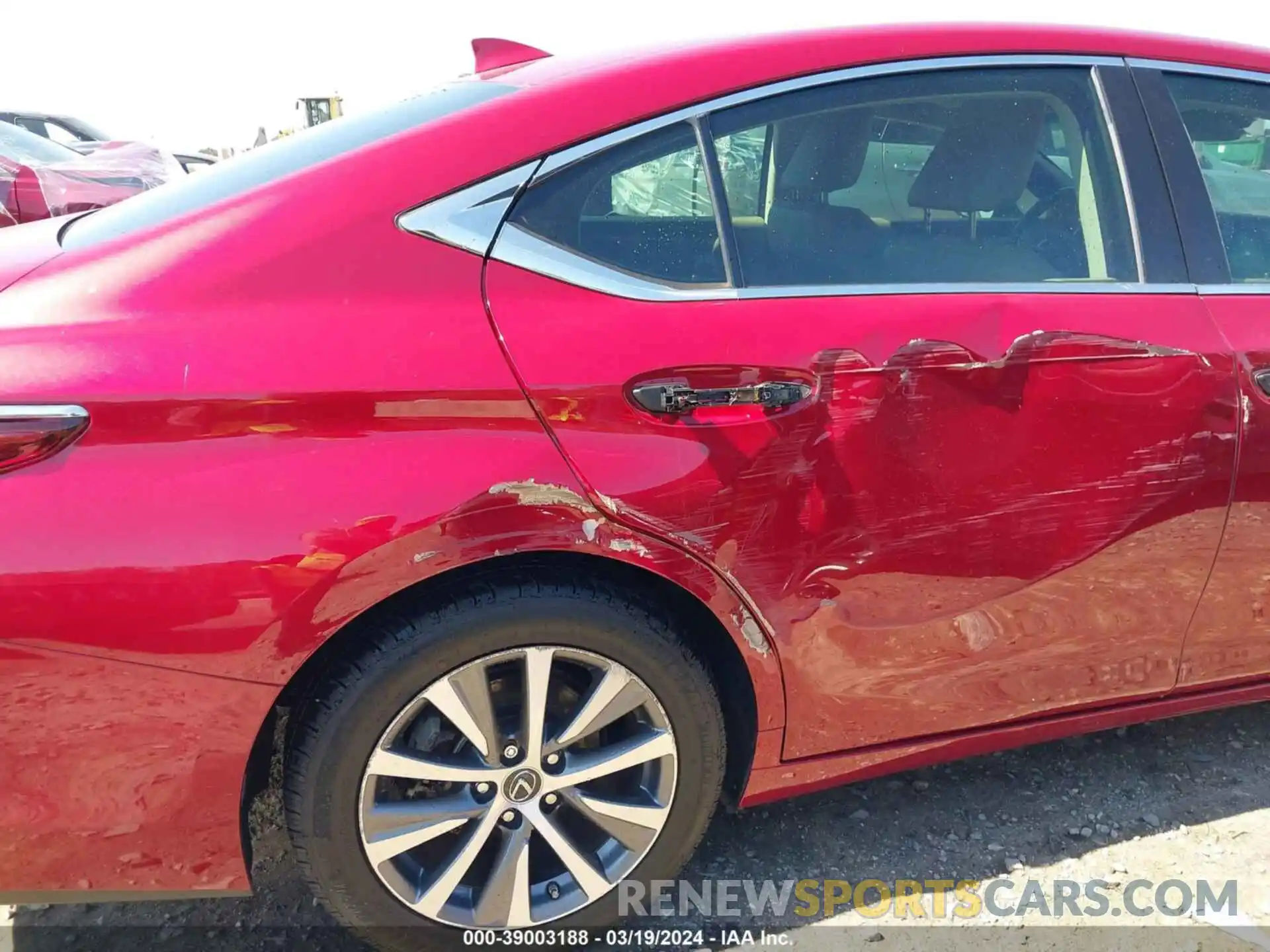 18 Photograph of a damaged car 58ABZ1B10KU049967 LEXUS ES 350 2019