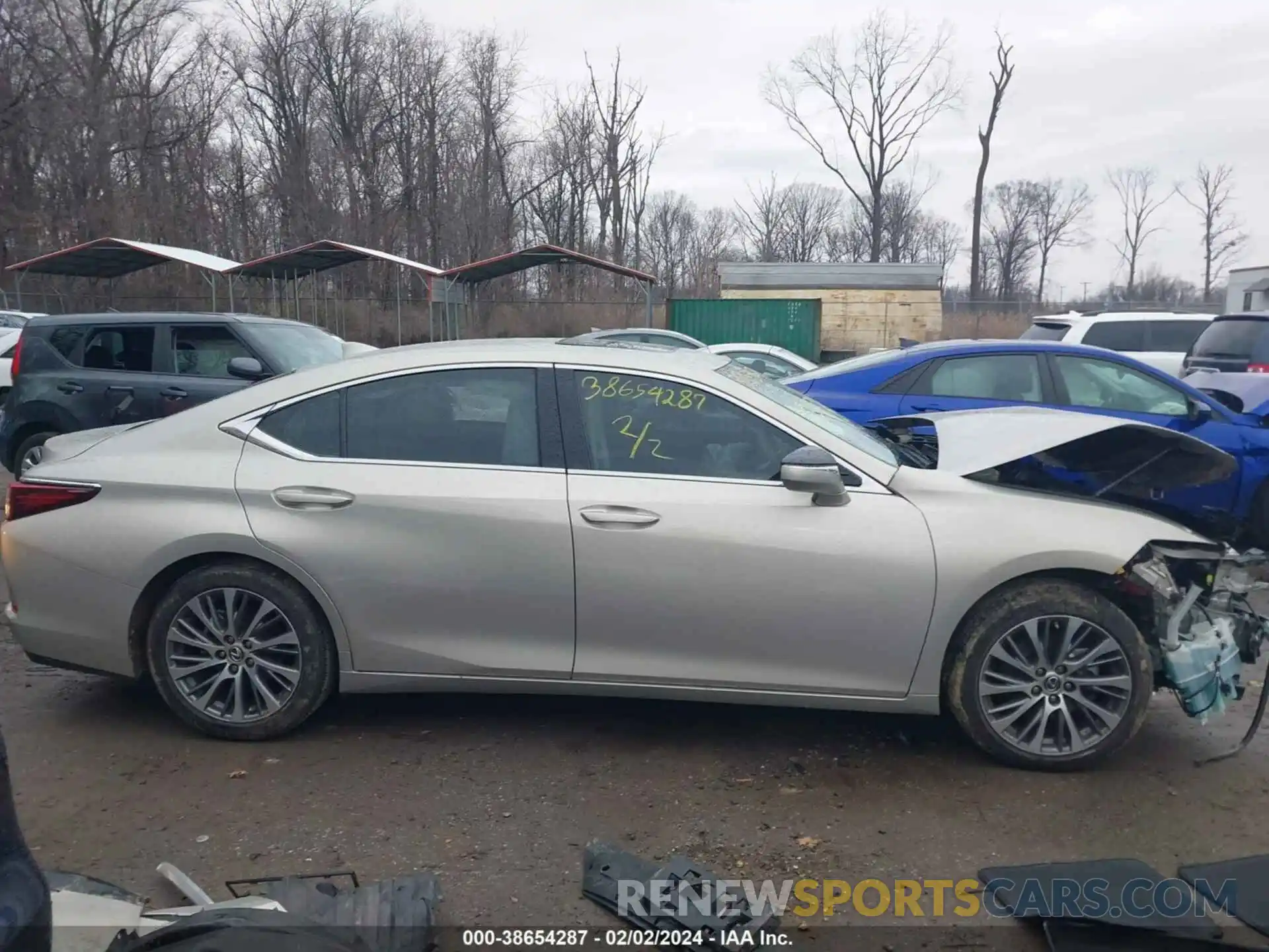 13 Photograph of a damaged car 58ABZ1B14KU020567 LEXUS ES 350 2019