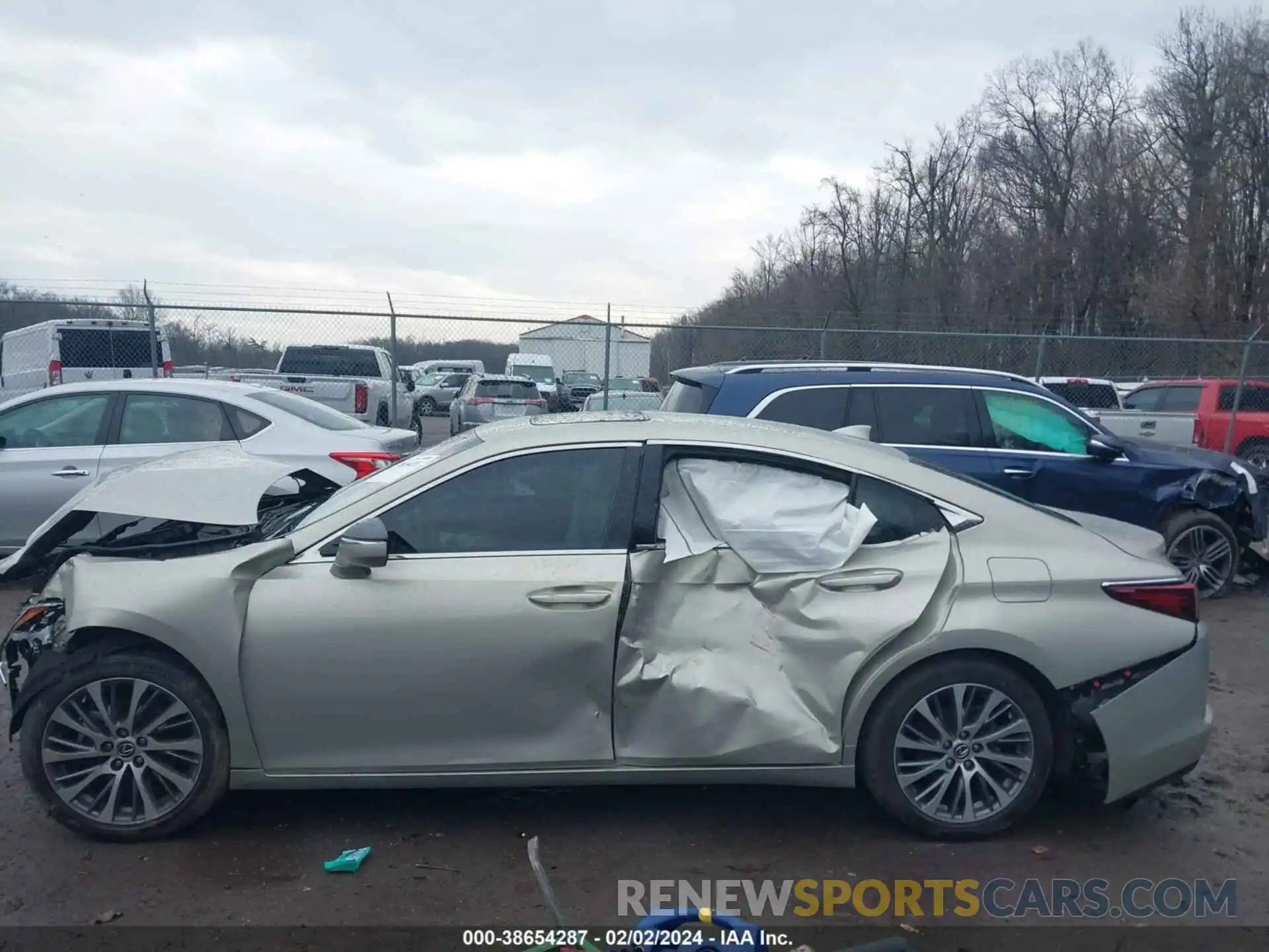 14 Photograph of a damaged car 58ABZ1B14KU020567 LEXUS ES 350 2019