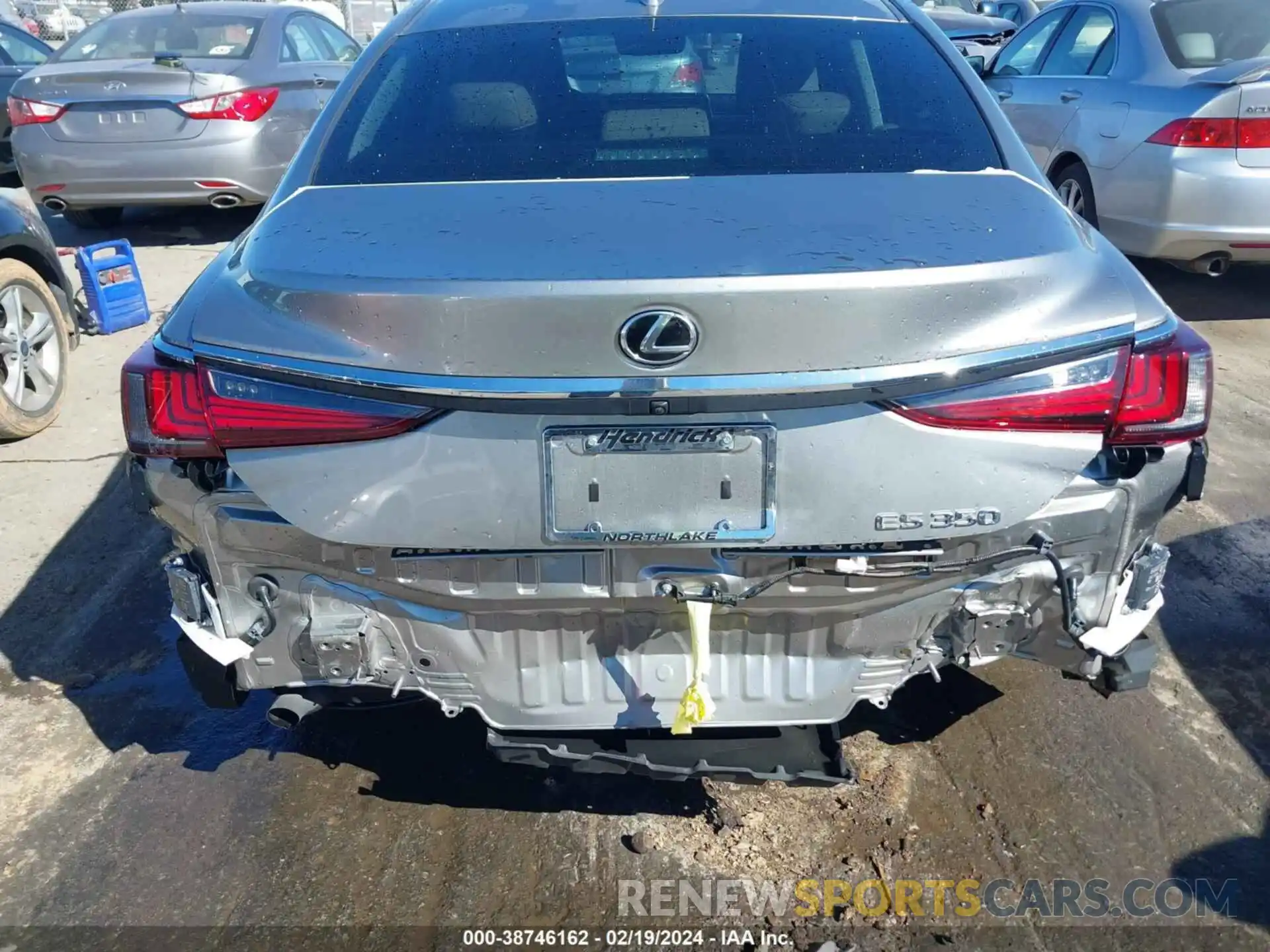 17 Photograph of a damaged car 58ABZ1B15KU042190 LEXUS ES 350 2019