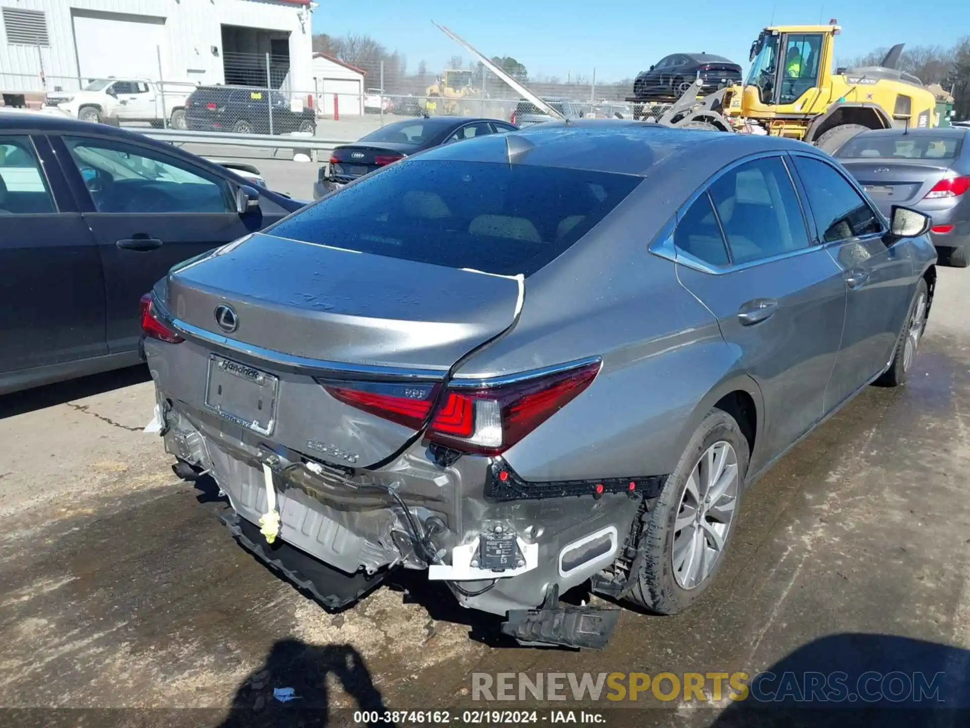 4 Photograph of a damaged car 58ABZ1B15KU042190 LEXUS ES 350 2019