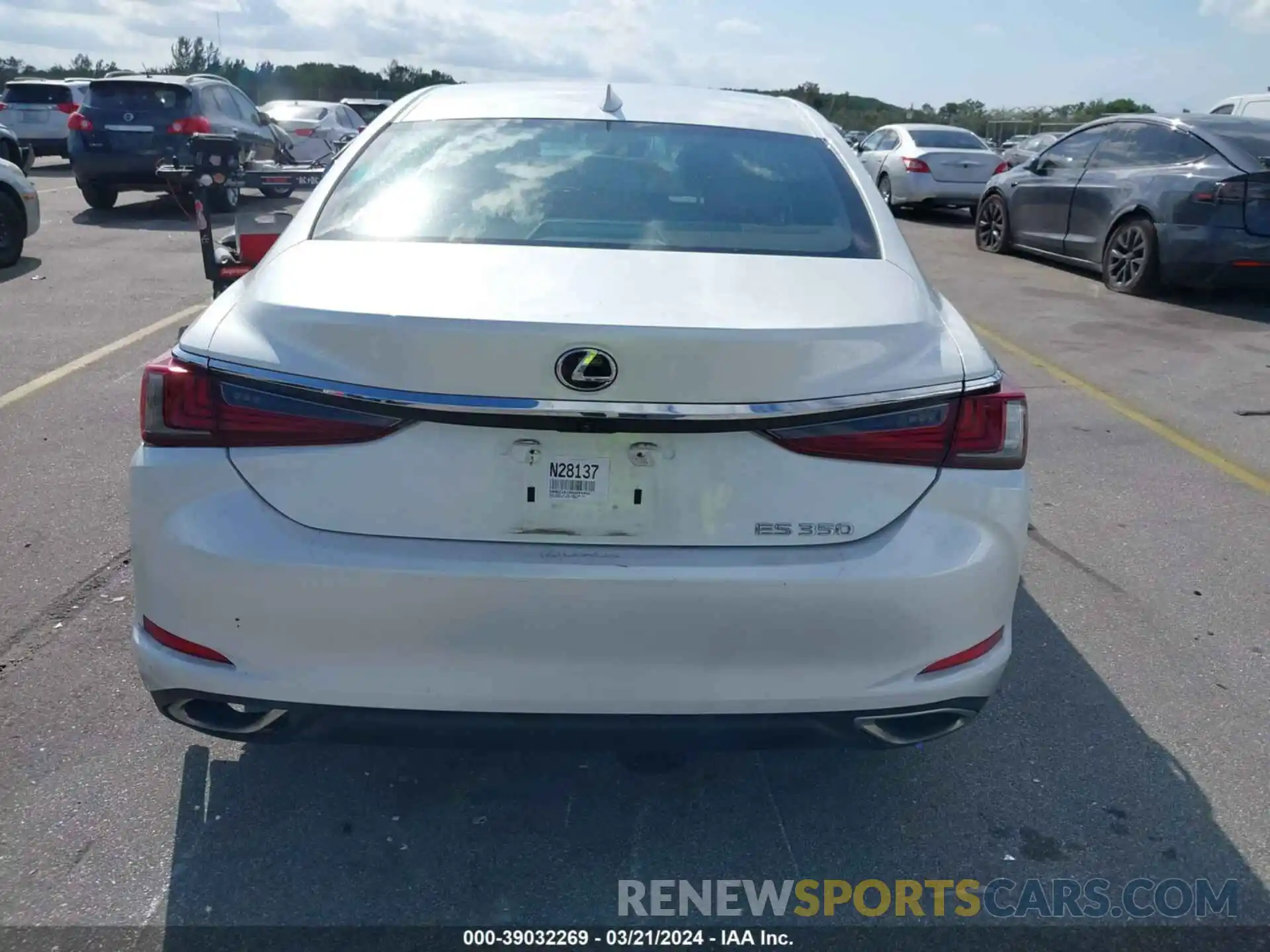 15 Photograph of a damaged car 58ABZ1B15KU044408 LEXUS ES 350 2019