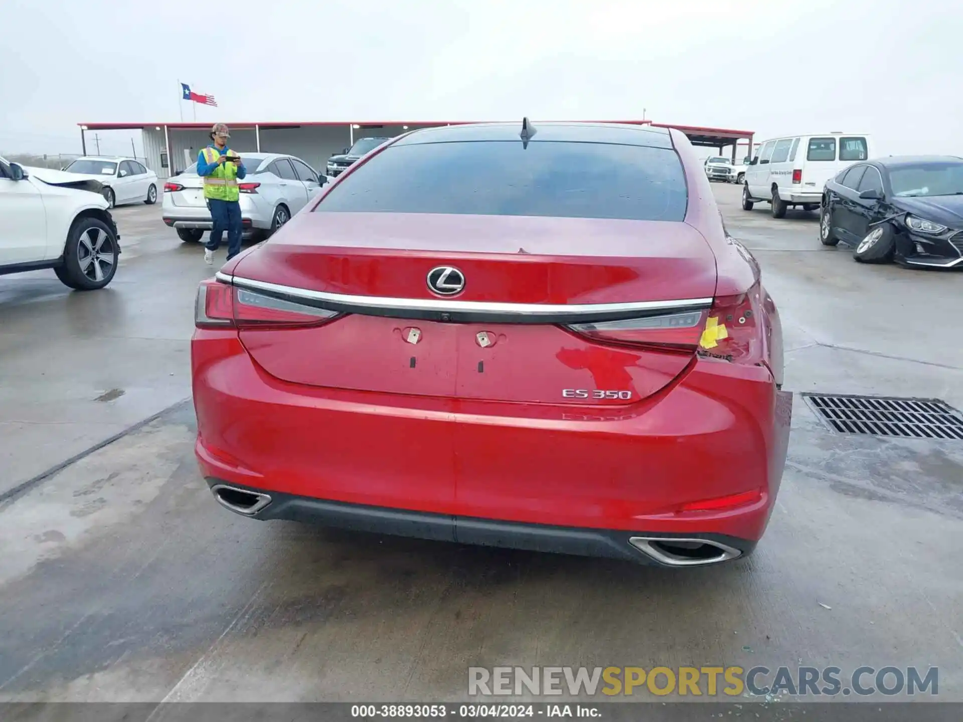 17 Photograph of a damaged car 58ABZ1B17KU020238 LEXUS ES 350 2019