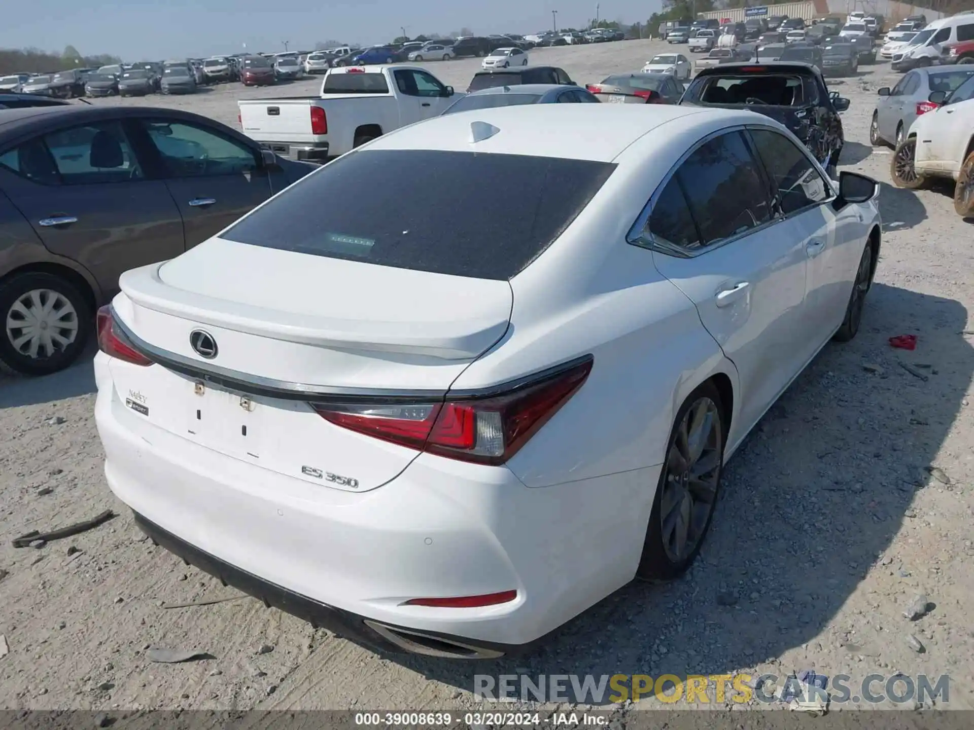 4 Photograph of a damaged car 58ABZ1B17KU032437 LEXUS ES 350 2019