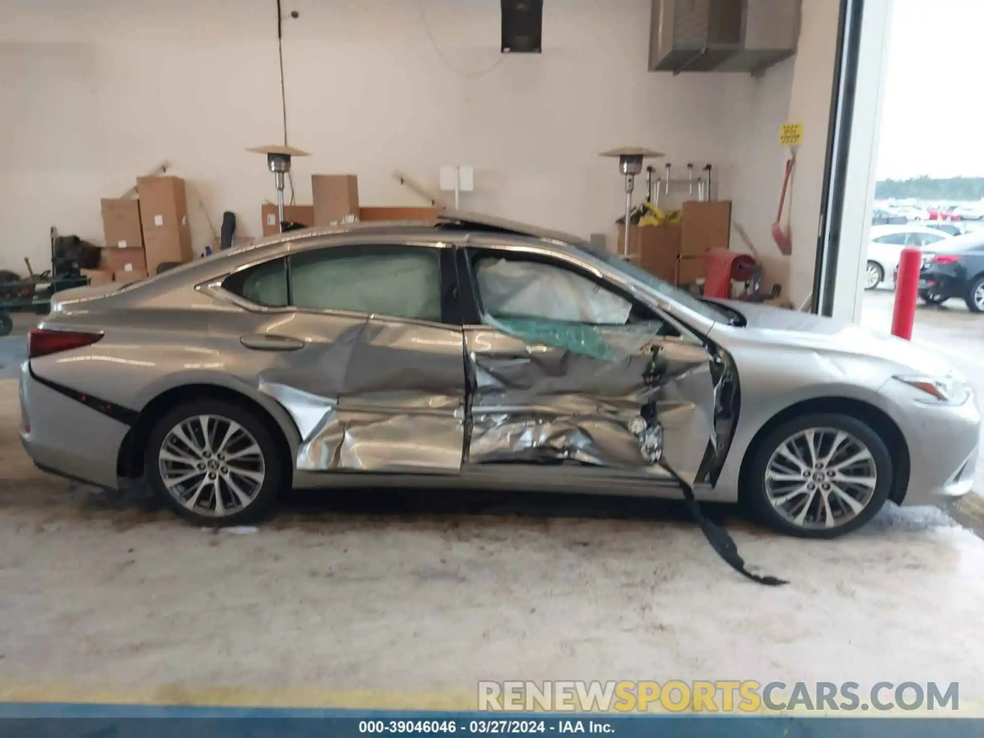 13 Photograph of a damaged car 58ABZ1B19KU032553 LEXUS ES 350 2019