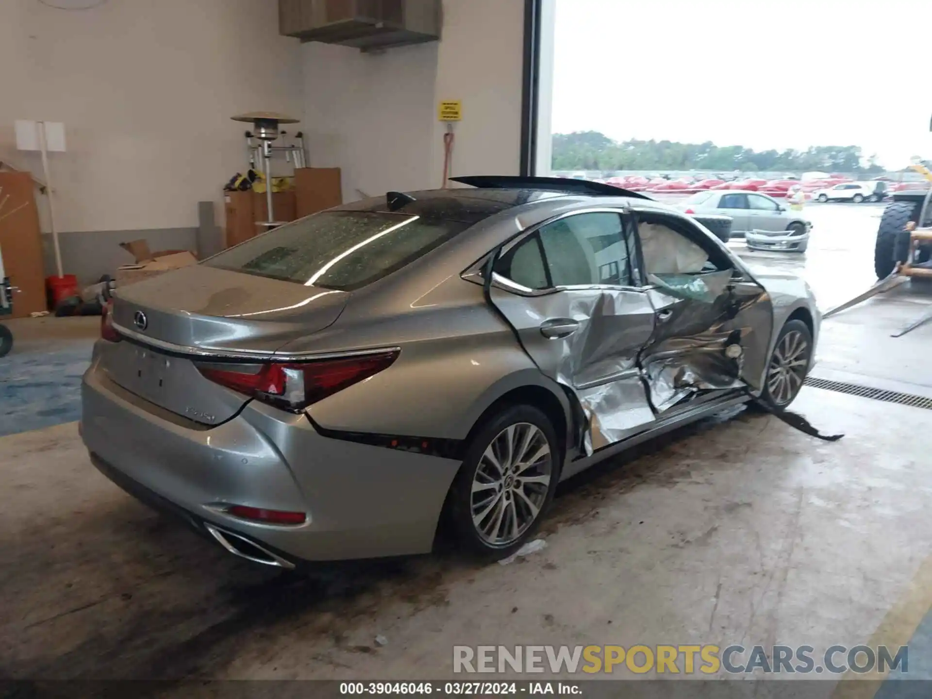 4 Photograph of a damaged car 58ABZ1B19KU032553 LEXUS ES 350 2019