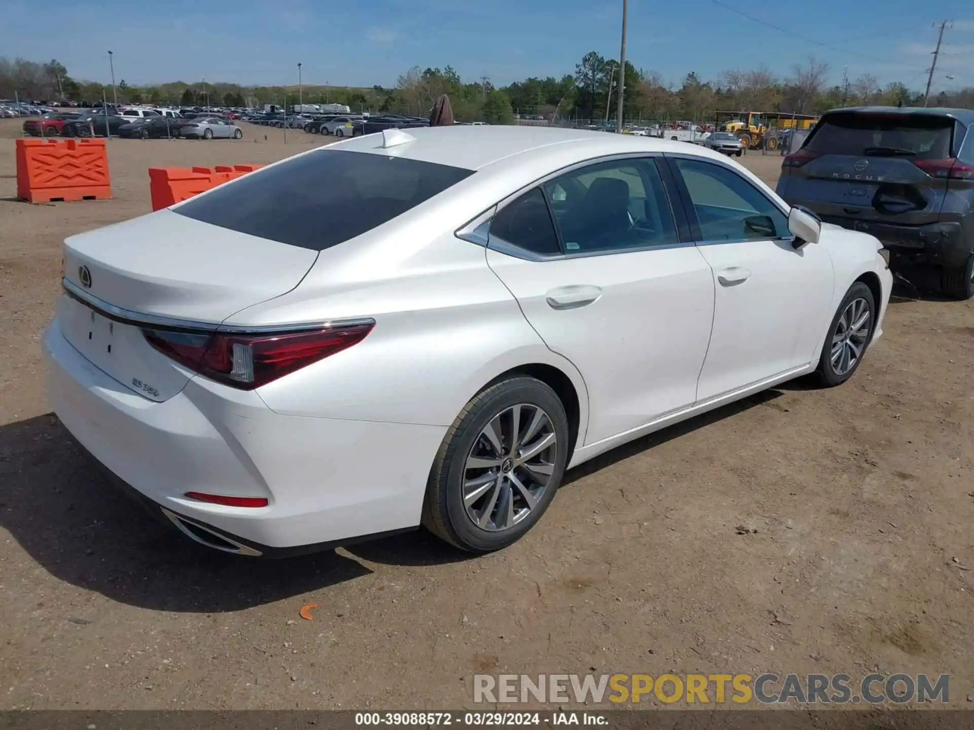 4 Photograph of a damaged car 58ACZ1B10LU063678 LEXUS ES 350 2020