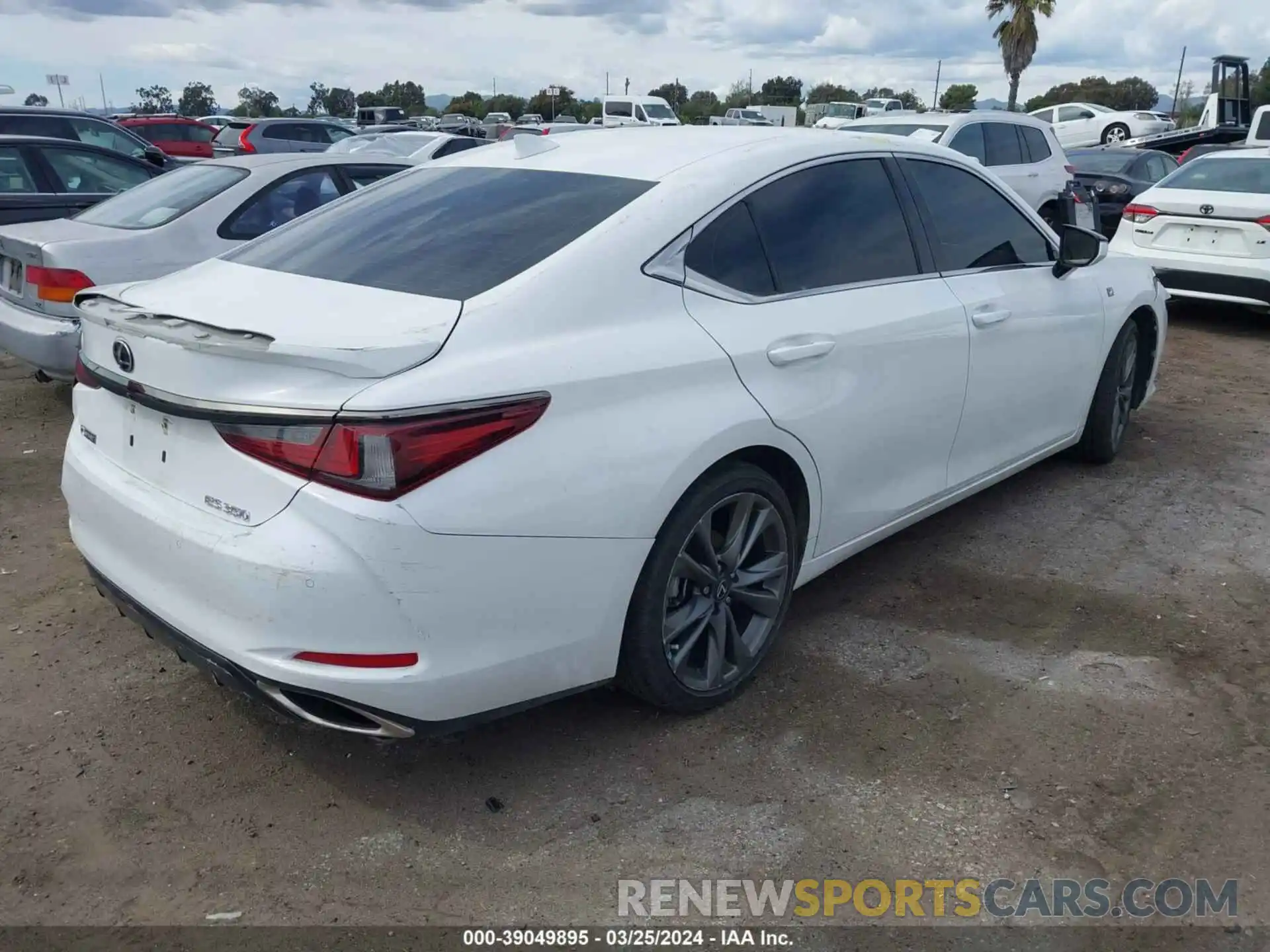 4 Photograph of a damaged car 58AGZ1B12MU107490 LEXUS ES 350 2021