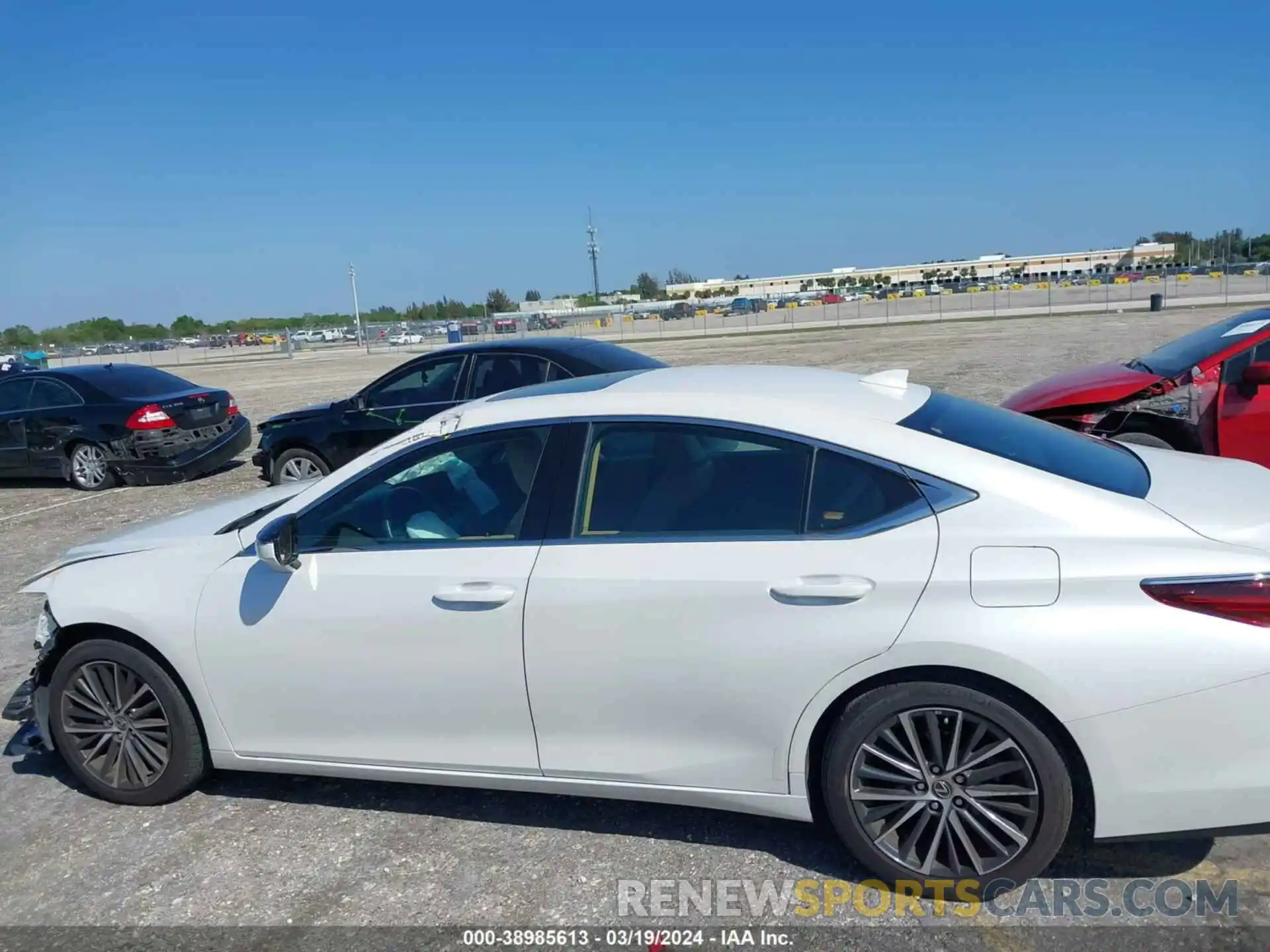 14 Photograph of a damaged car 58ADZ1B11NU134863 LEXUS ES 350 2022