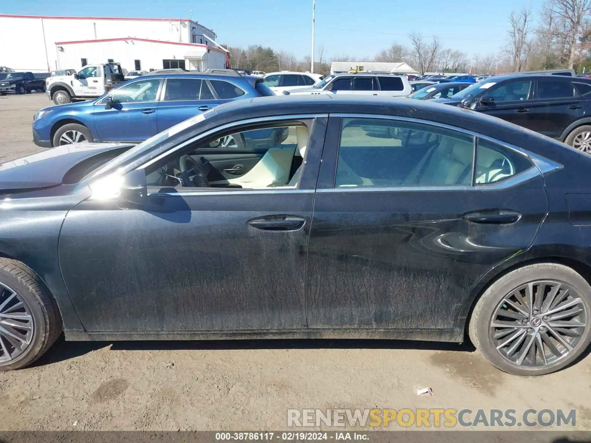 14 Photograph of a damaged car 58ADZ1B14NU114381 LEXUS ES 350 2022