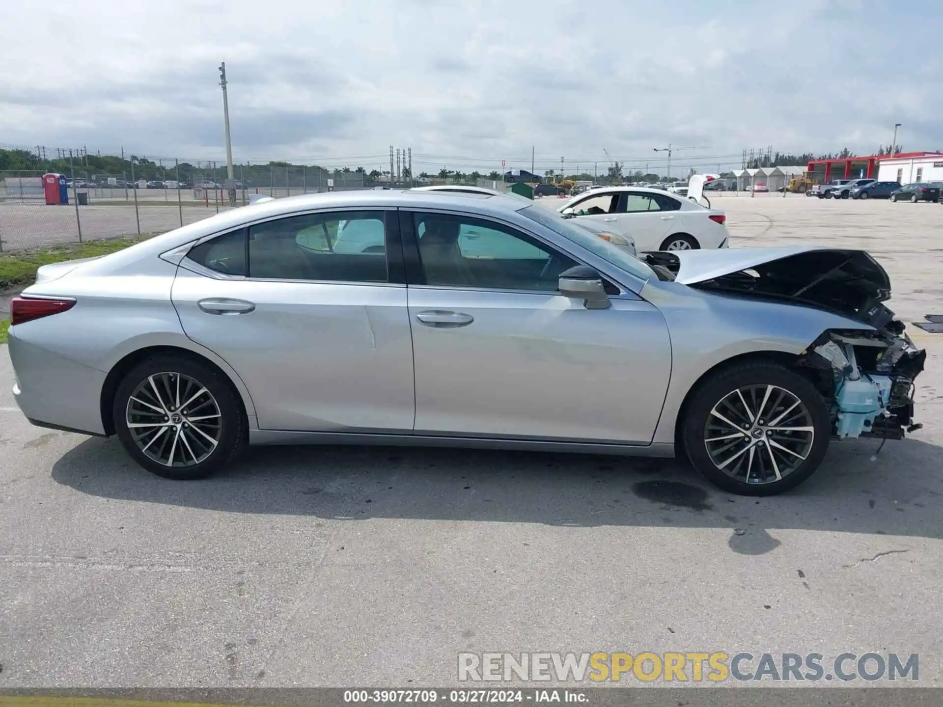 13 Photograph of a damaged car 58ADZ1B17NU119400 LEXUS ES 350 2022