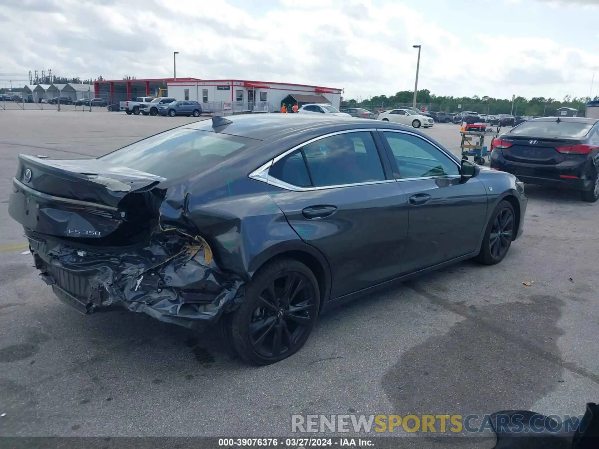 4 Photograph of a damaged car 58AJZ1B16PU157285 LEXUS ES 350 2023