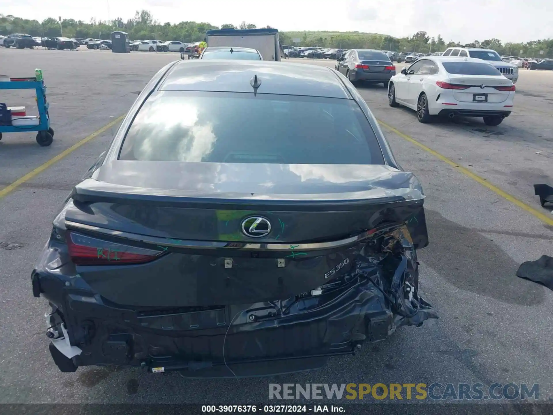 6 Photograph of a damaged car 58AJZ1B16PU157285 LEXUS ES 350 2023