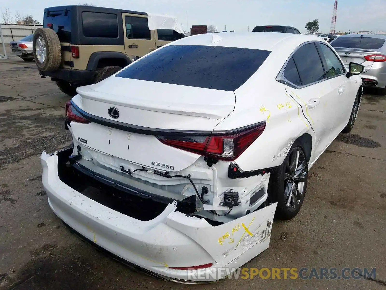 4 Photograph of a damaged car 58AGZ1B10LU056845 LEXUS ES 350 F-S 2020